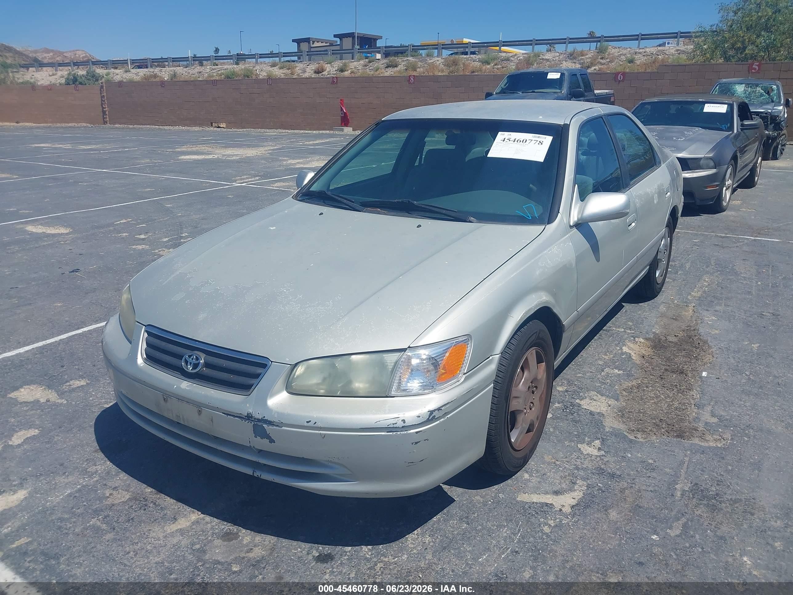 2000 Toyota Camry Le Серебряный vin: JT2BG22K4Y0440001