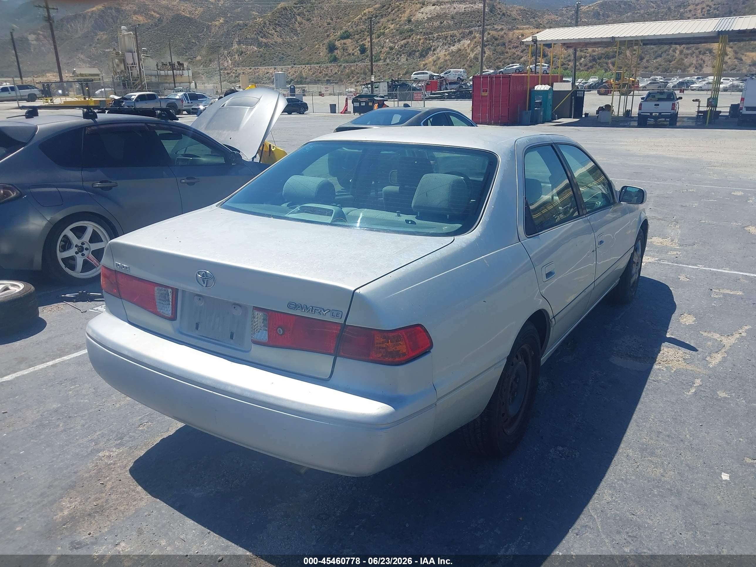 2000 Toyota Camry Le Серебряный vin: JT2BG22K4Y0440001