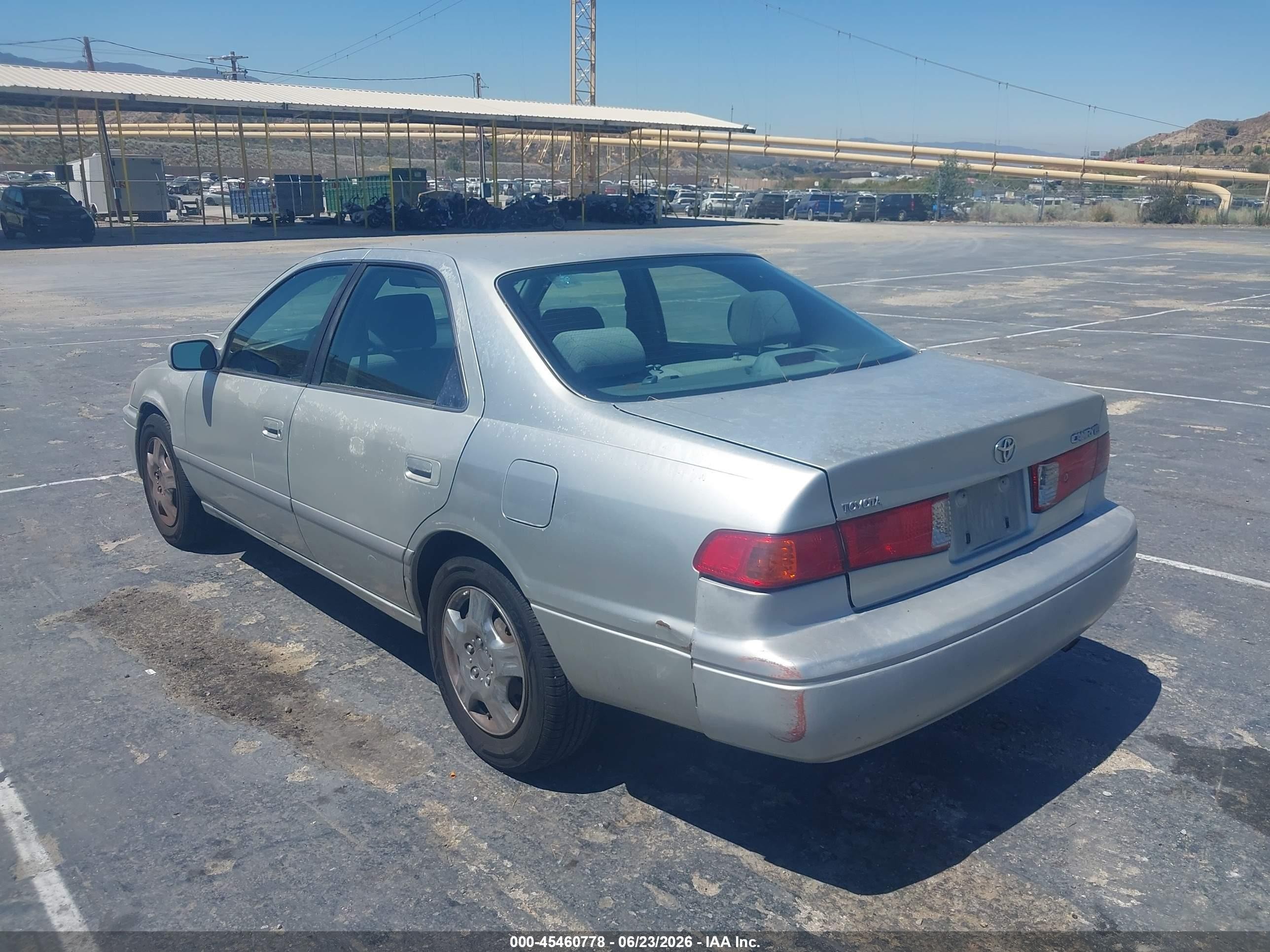 2000 Toyota Camry Le Серебряный vin: JT2BG22K4Y0440001