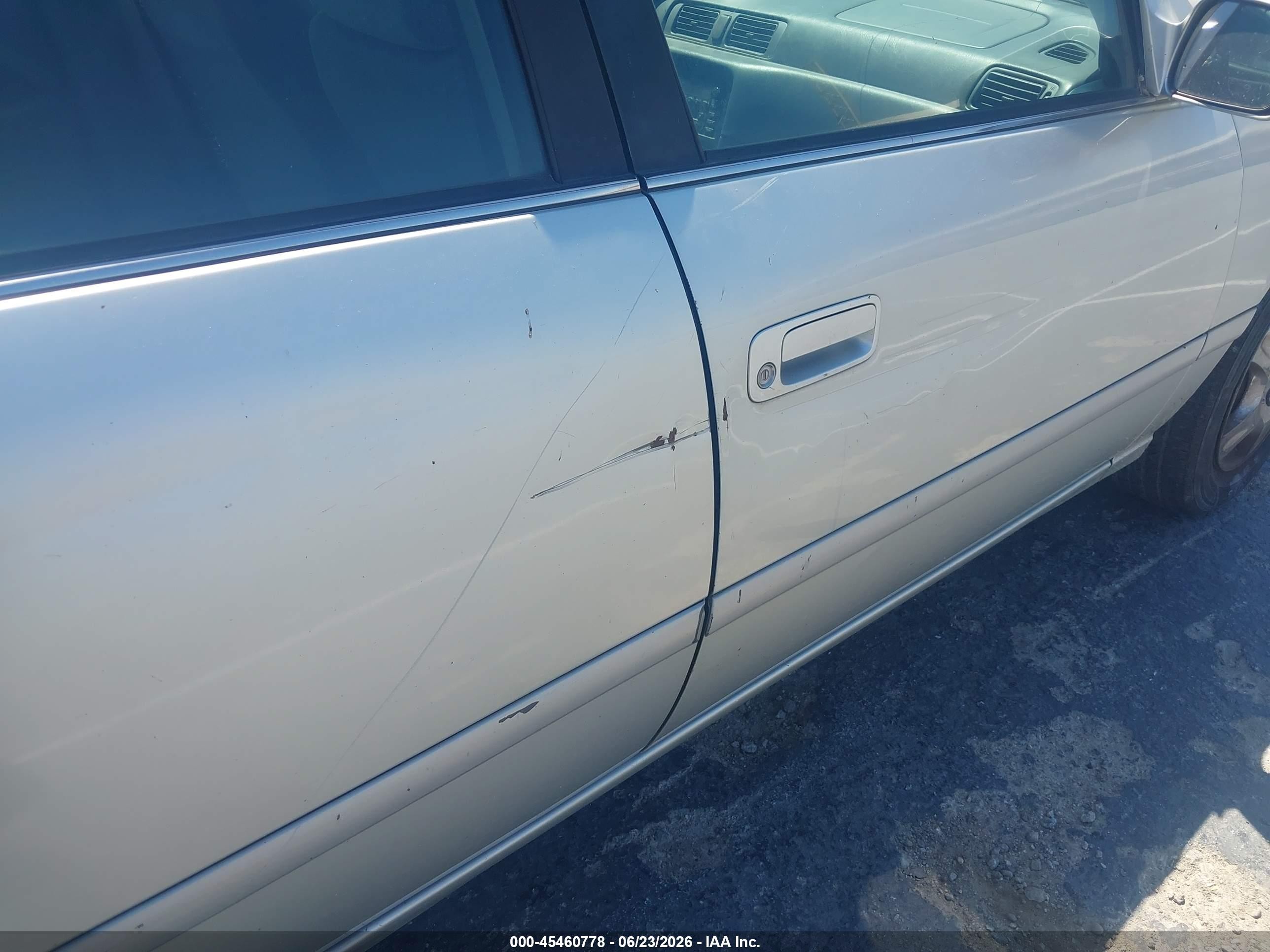 2000 Toyota Camry Le Серебряный vin: JT2BG22K4Y0440001