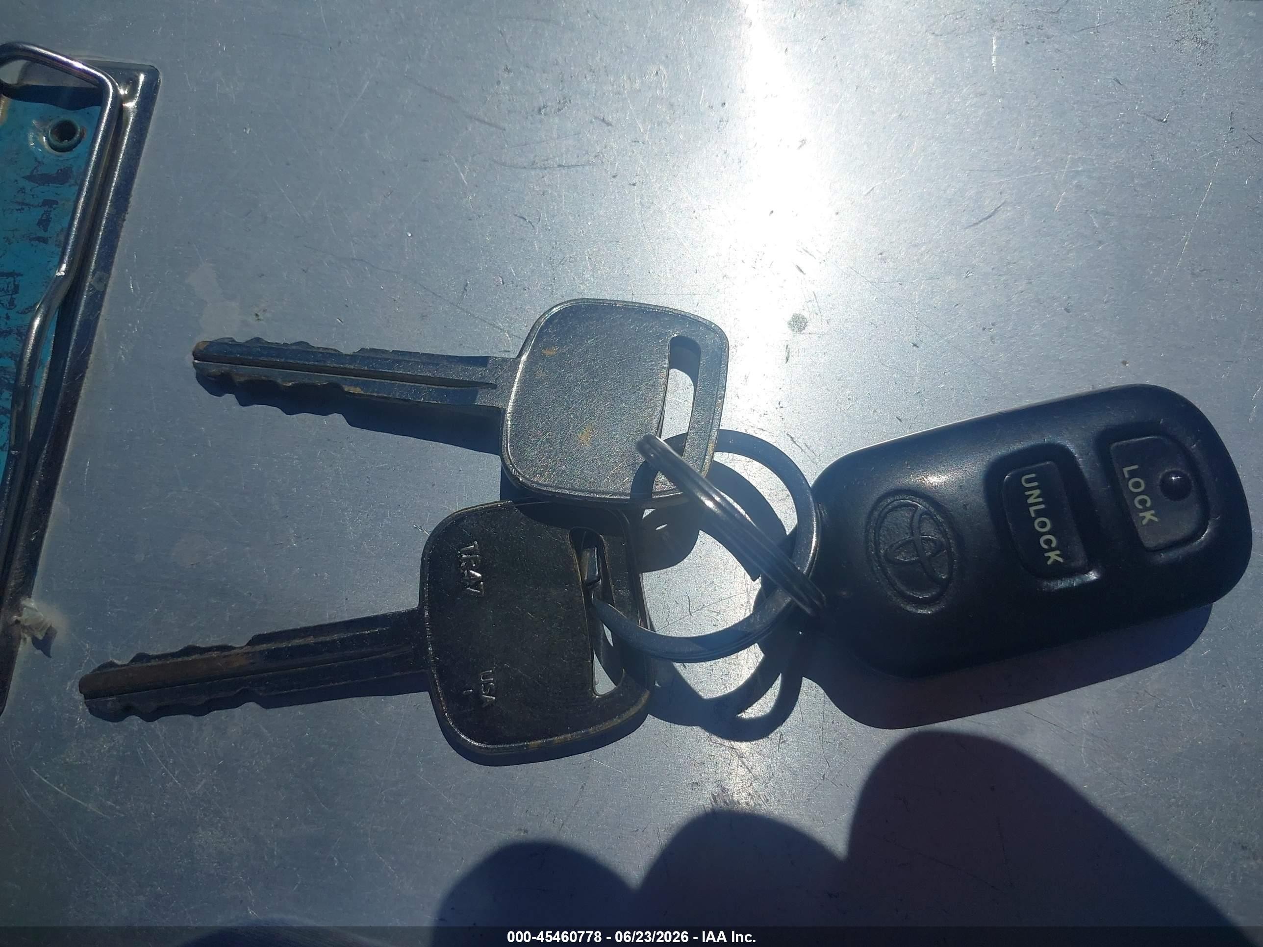 2000 Toyota Camry Le Серебряный vin: JT2BG22K4Y0440001