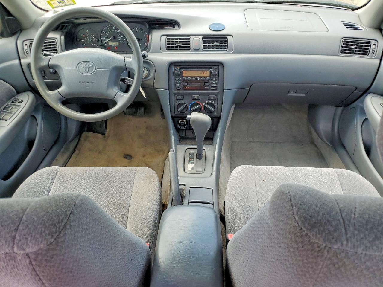 2000 Toyota Camry Le Silver vin: JT2BG22K4Y0456828