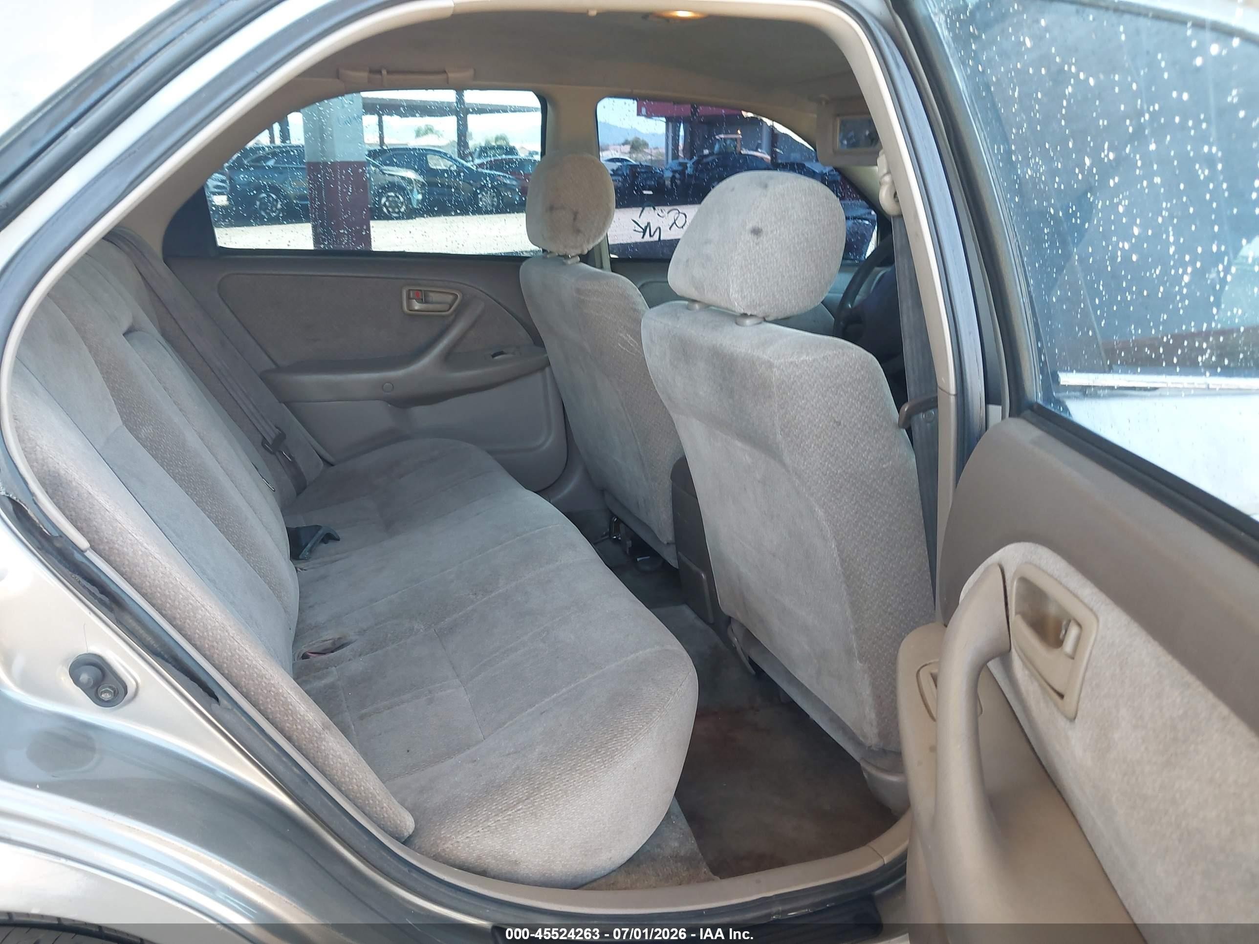 2000 Toyota Camry Le Gray vin: JT2BG22K4Y0471605
