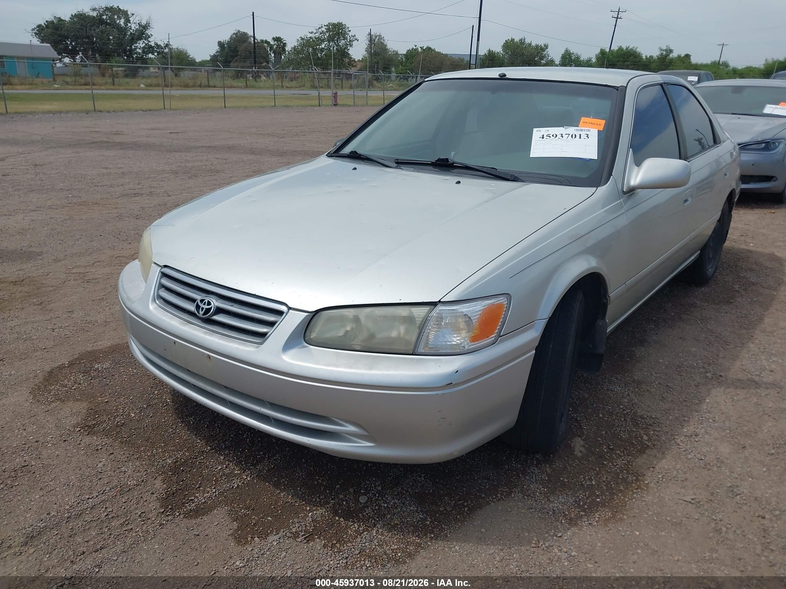 2001 Toyota Camry Le Серебряный vin: JT2BG22K510550268