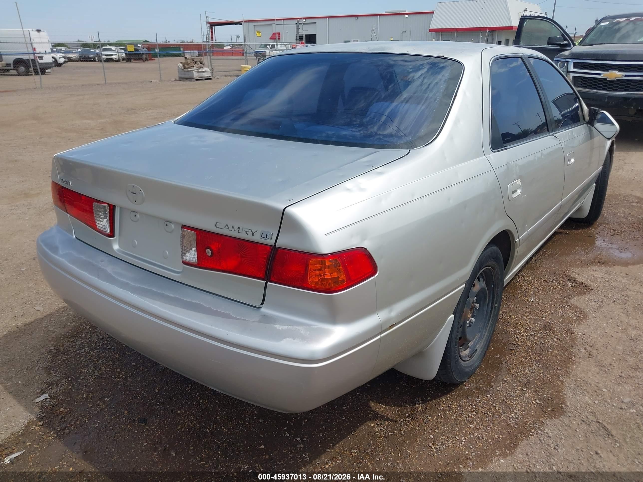 2001 Toyota Camry Le Серебряный vin: JT2BG22K510550268