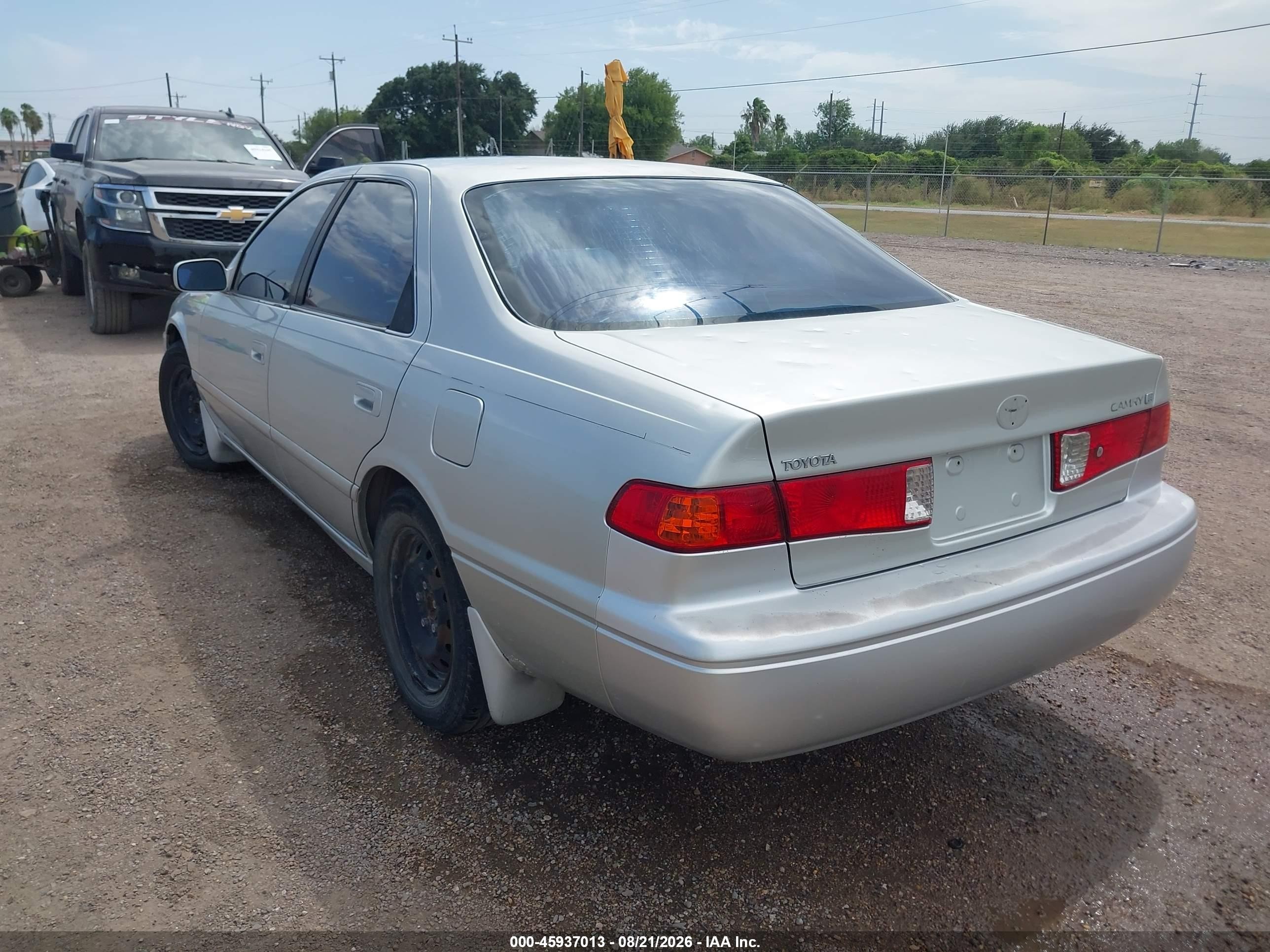 2001 Toyota Camry Le Серебряный vin: JT2BG22K510550268