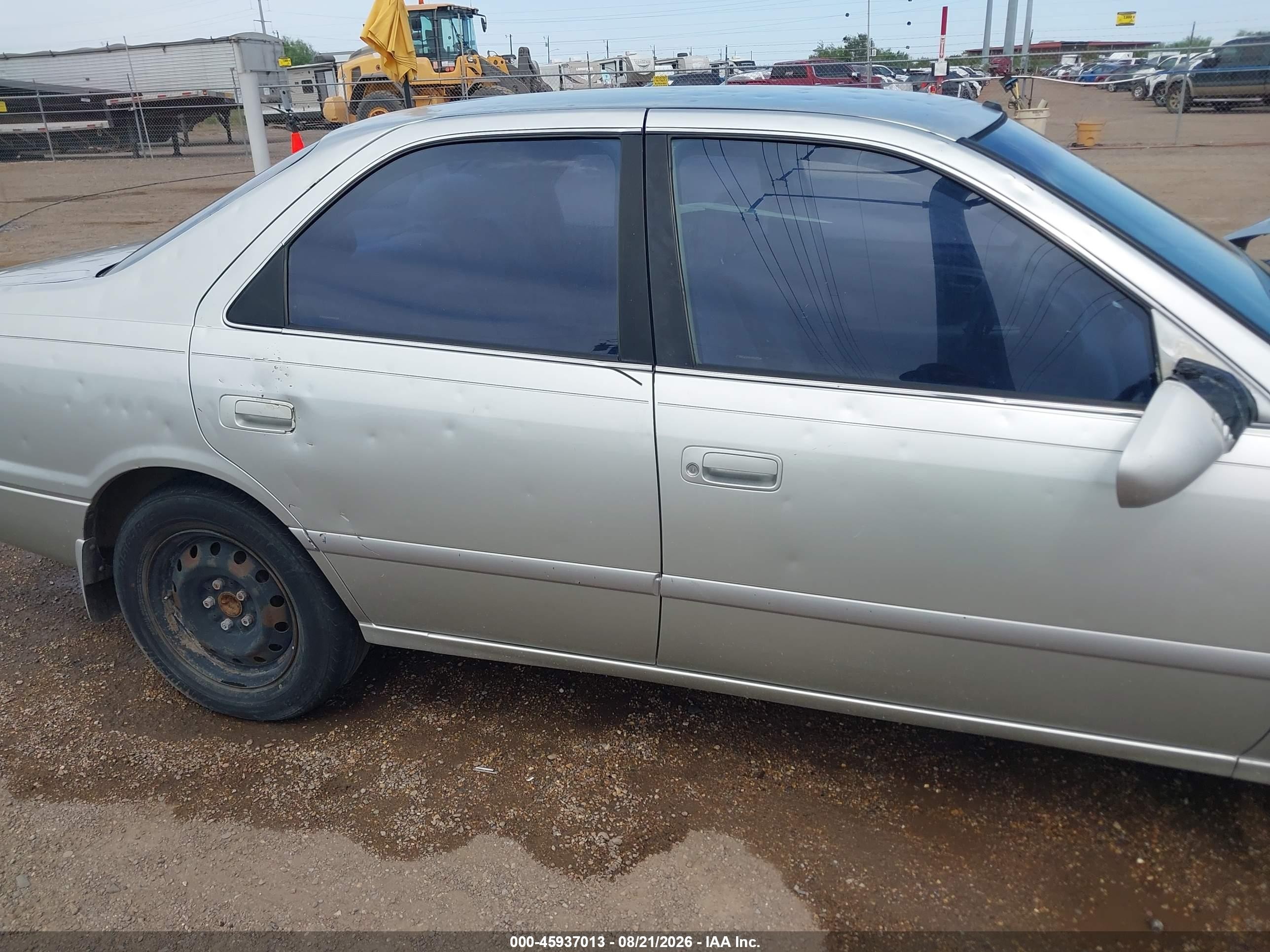2001 Toyota Camry Le Серебряный vin: JT2BG22K510550268
