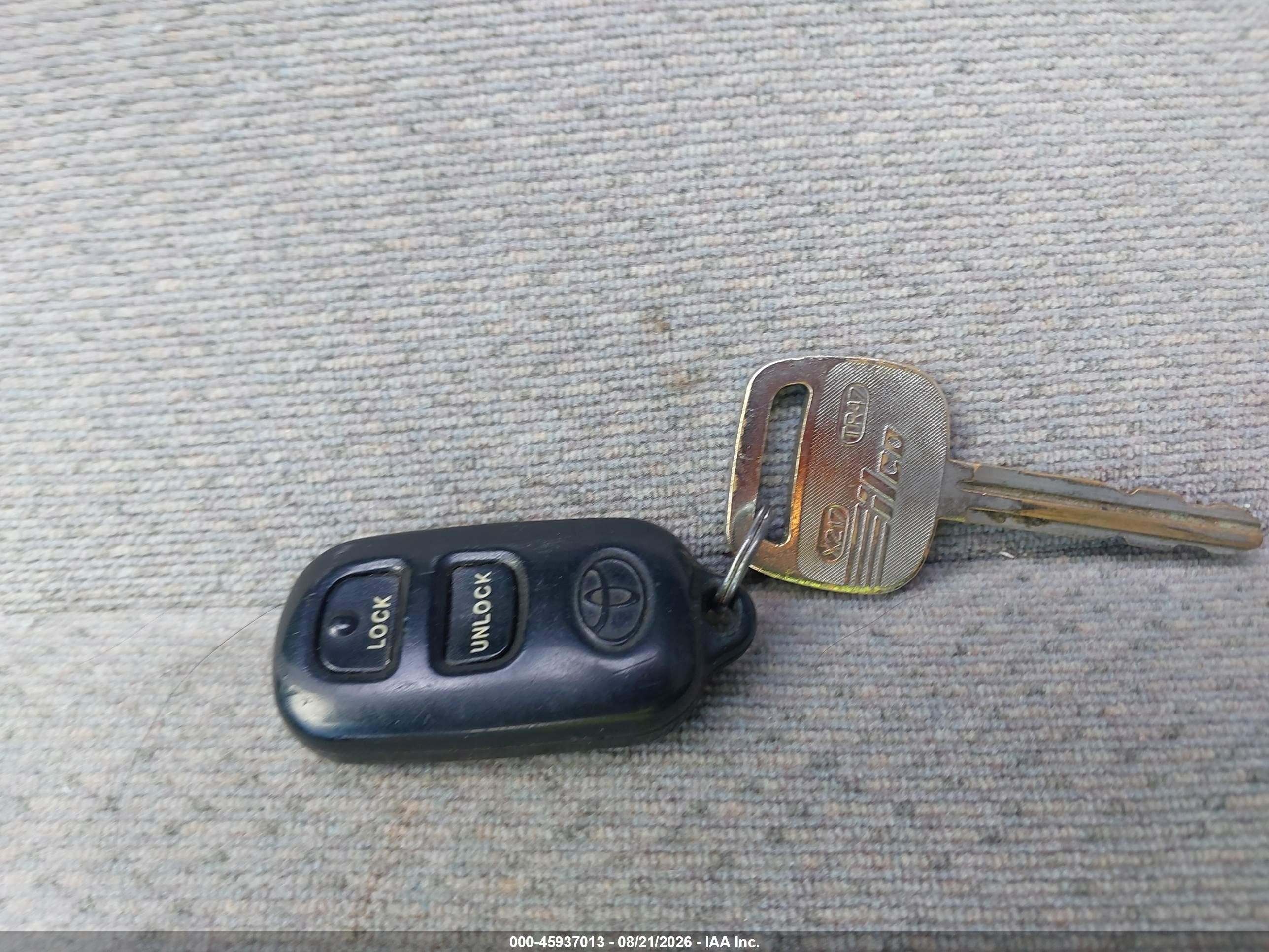 2001 Toyota Camry Le Серебряный vin: JT2BG22K510550268