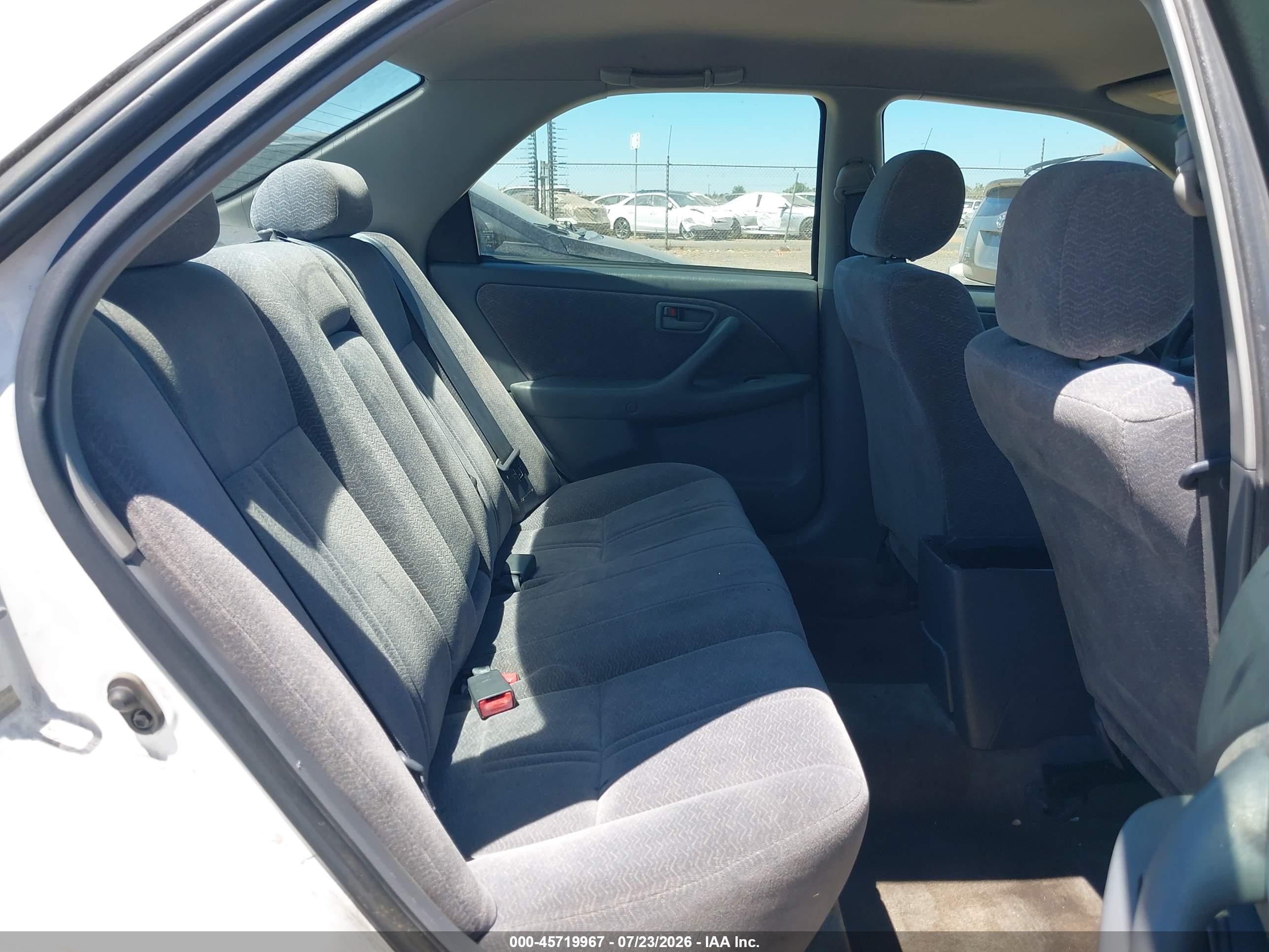 1997 Toyota Camry Le White vin: JT2BG22K5V0087750