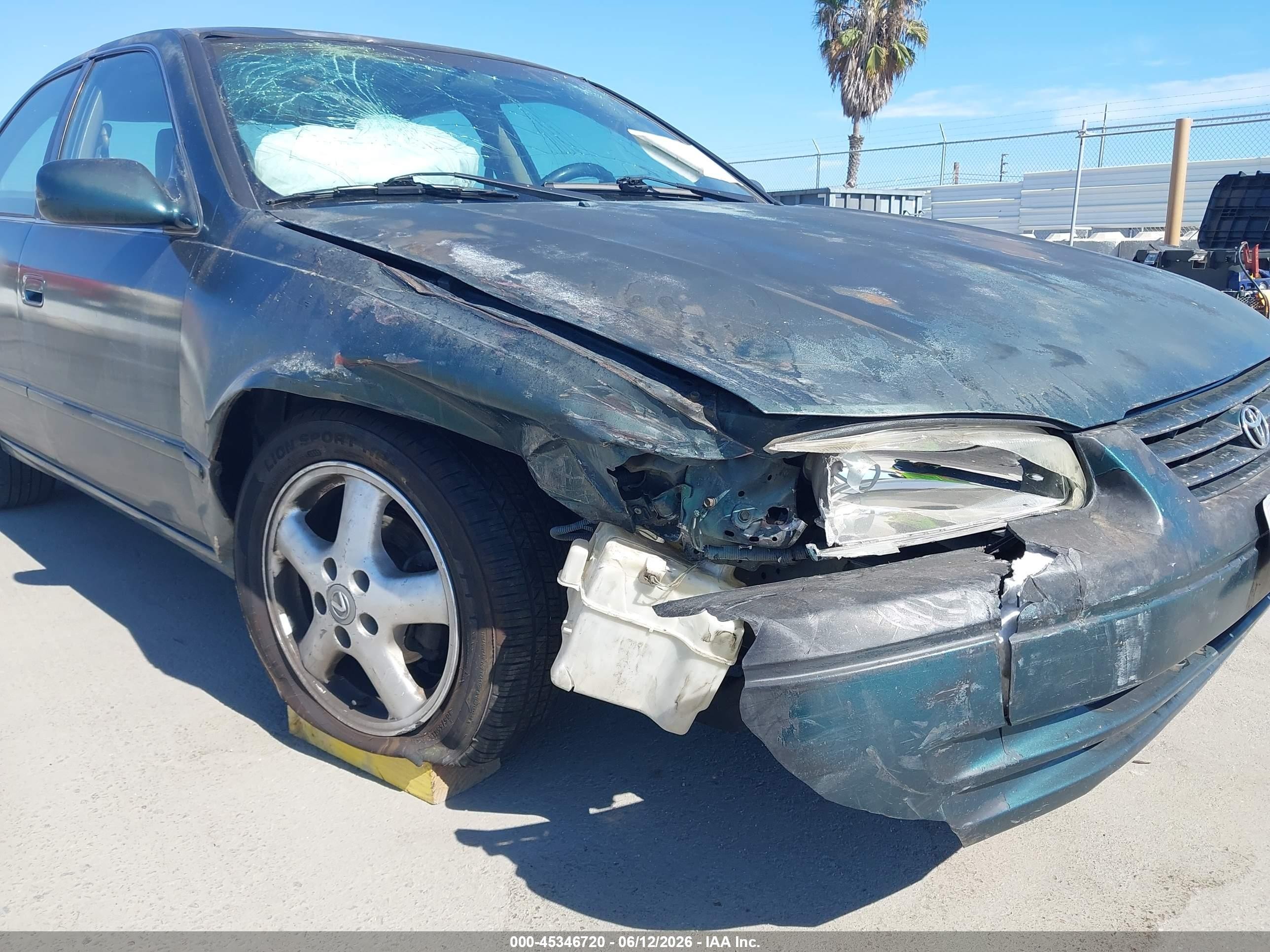 1998 Toyota Camry Le Green vin: JT2BG22K5W0138035