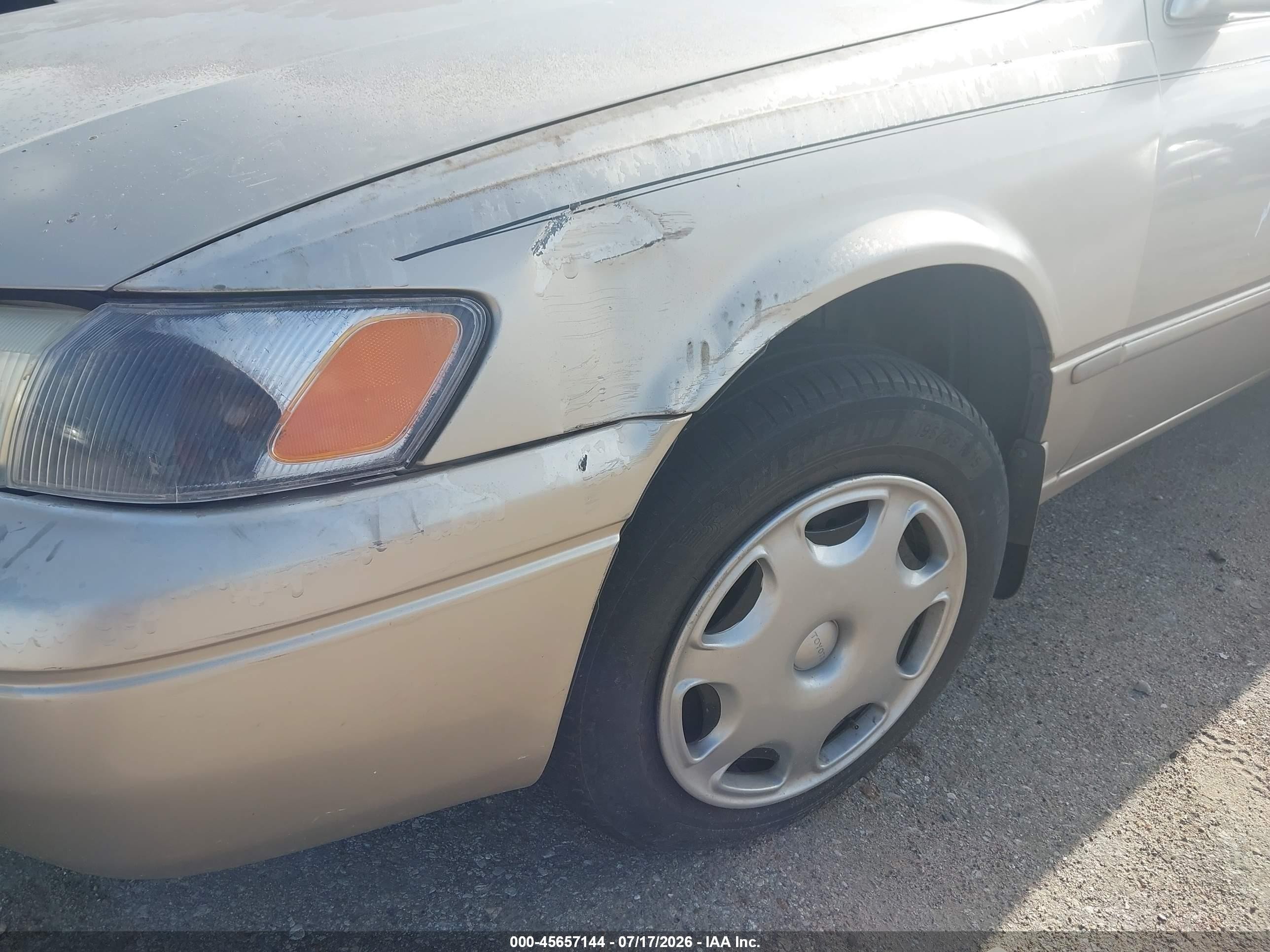 1998 Toyota Camry Le Gold vin: JT2BG22K5W0187168