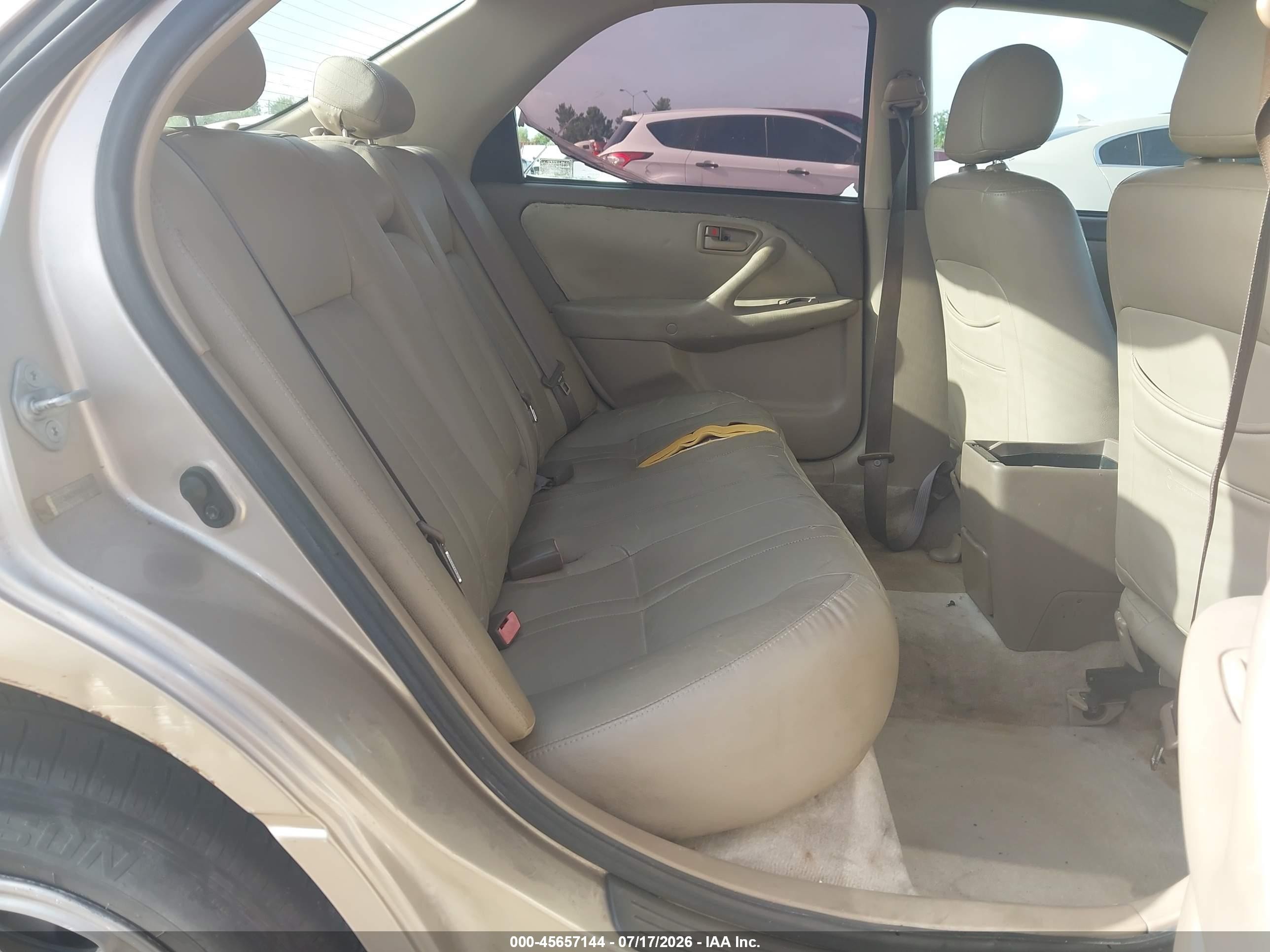 1998 Toyota Camry Le Gold vin: JT2BG22K5W0187168