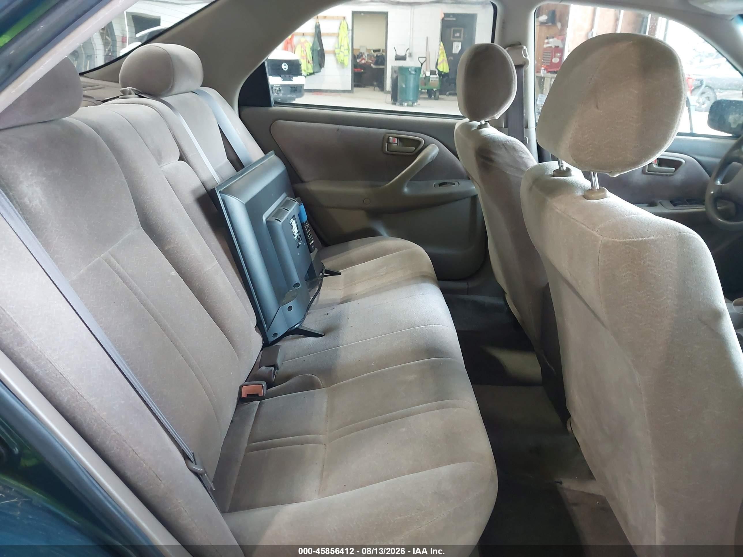 1998 Toyota Camry Le Green vin: JT2BG22K5W0247952