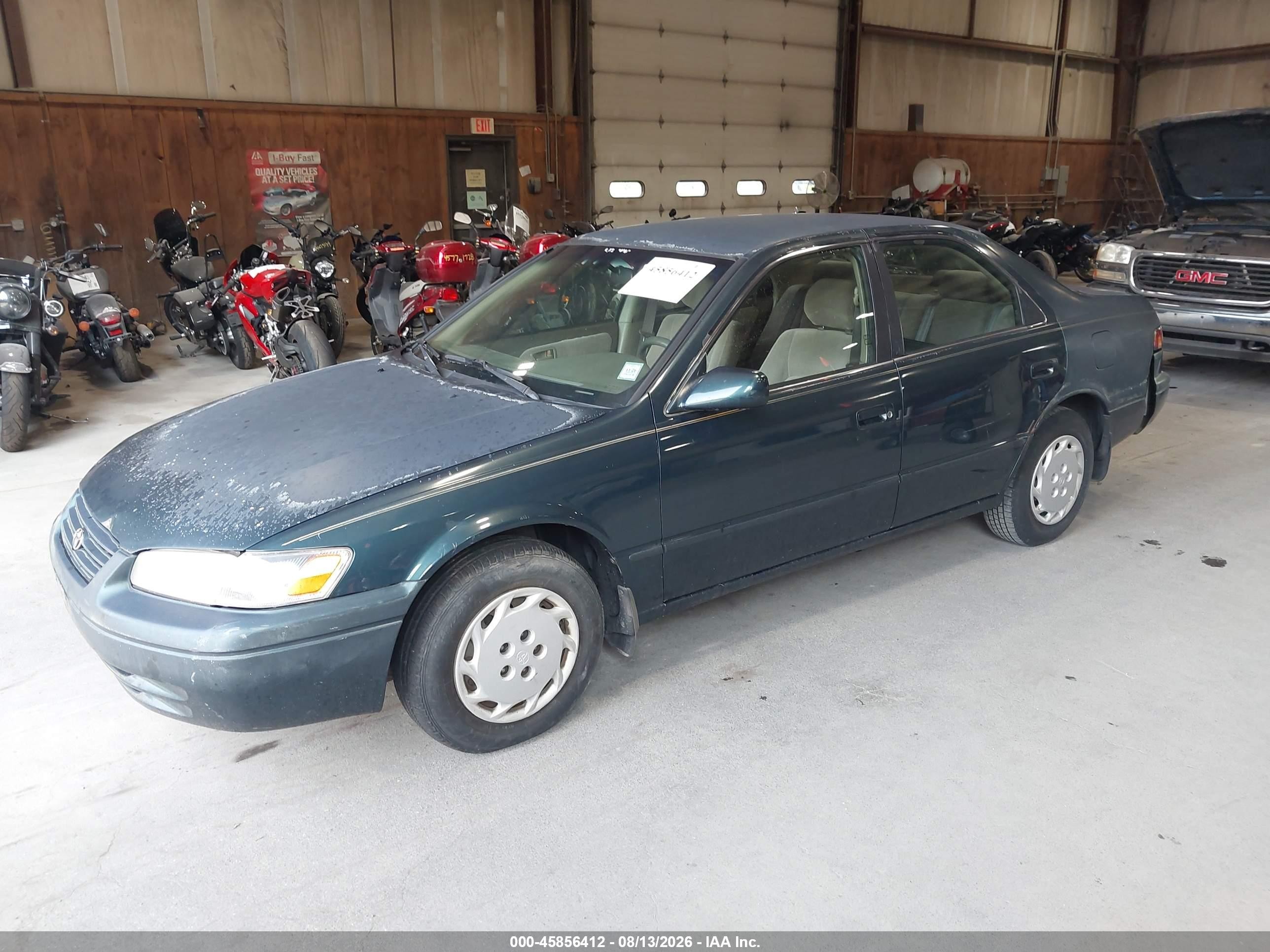 1998 Toyota Camry Le Green vin: JT2BG22K5W0247952