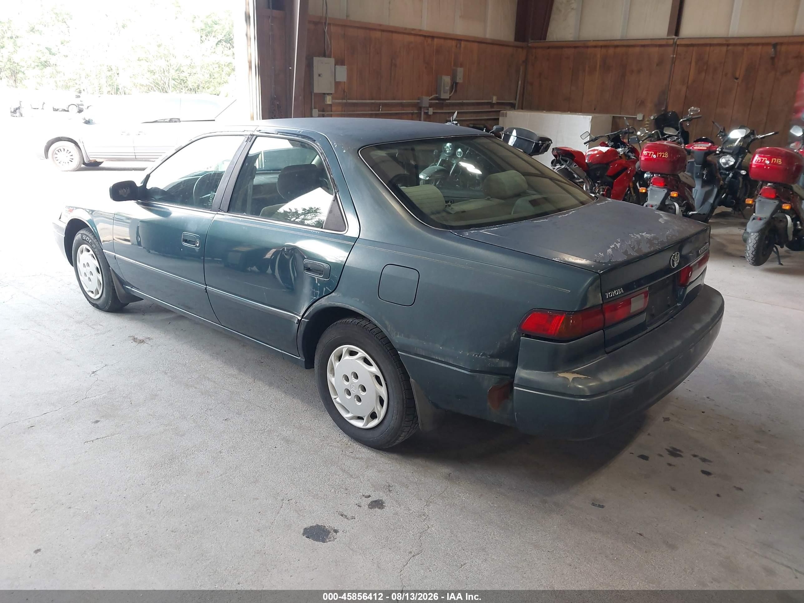 1998 Toyota Camry Le Green vin: JT2BG22K5W0247952
