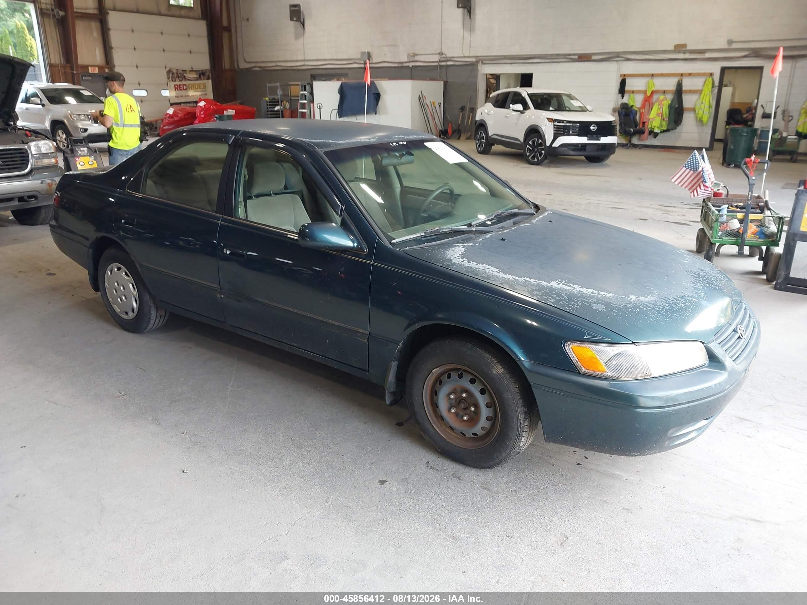 1998 Toyota Camry Le Green vin: JT2BG22K5W0247952