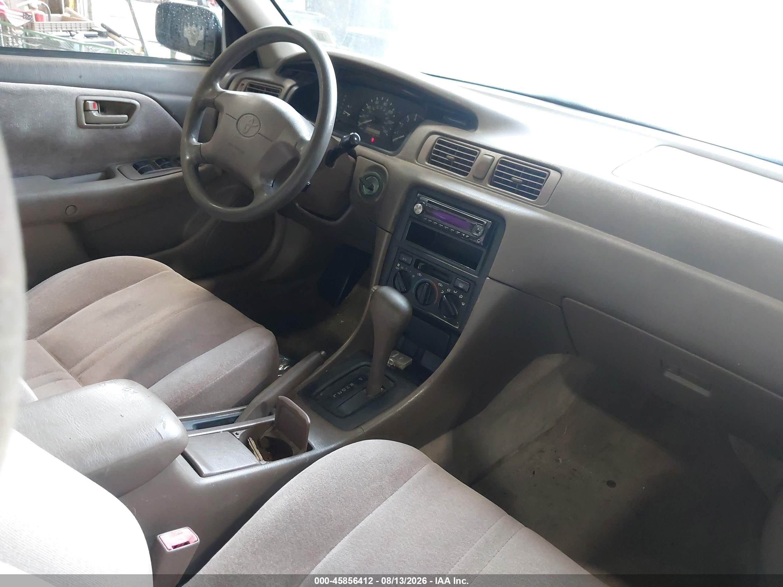 1998 Toyota Camry Le Green vin: JT2BG22K5W0247952