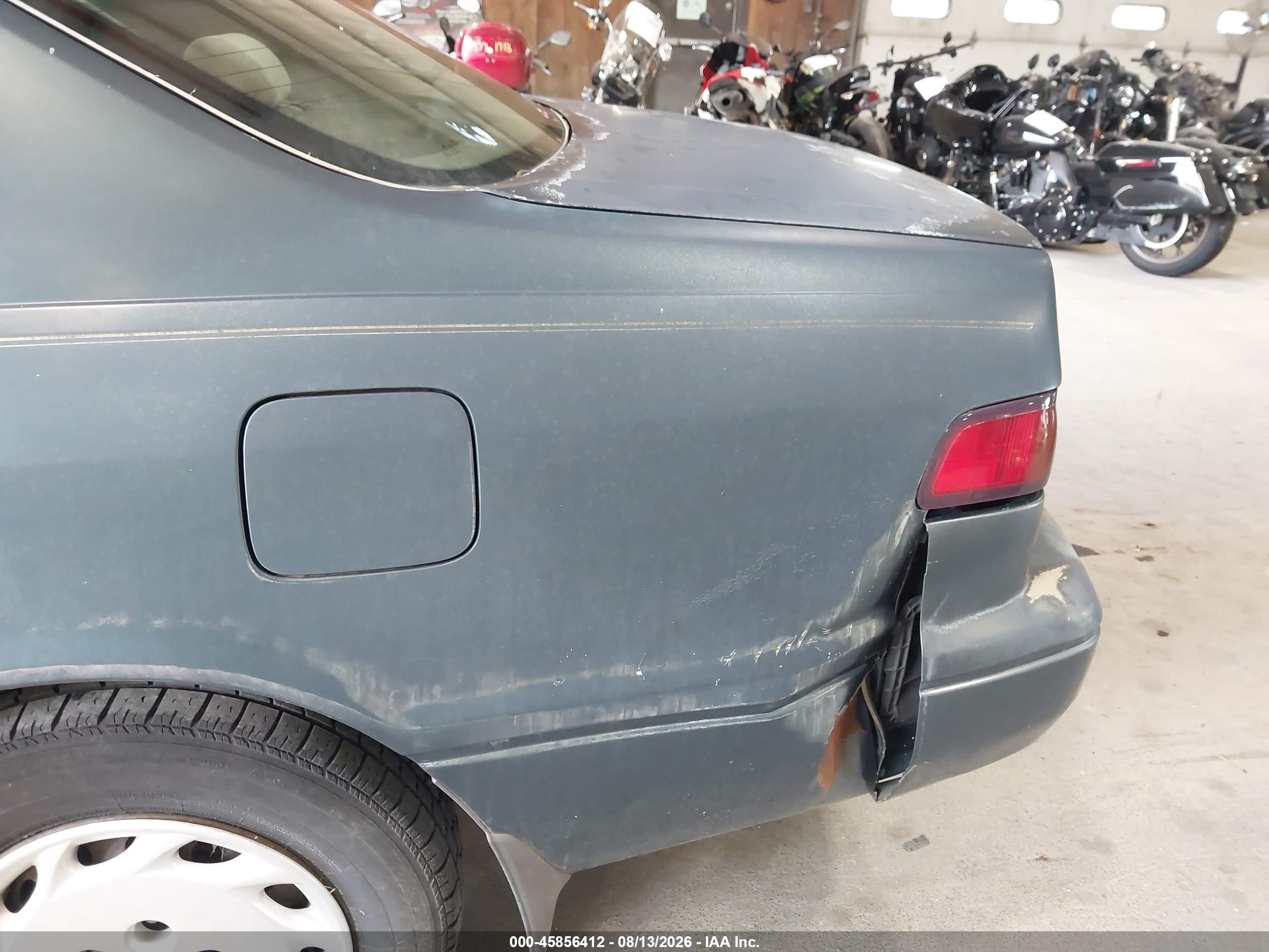 1998 Toyota Camry Le Green vin: JT2BG22K5W0247952