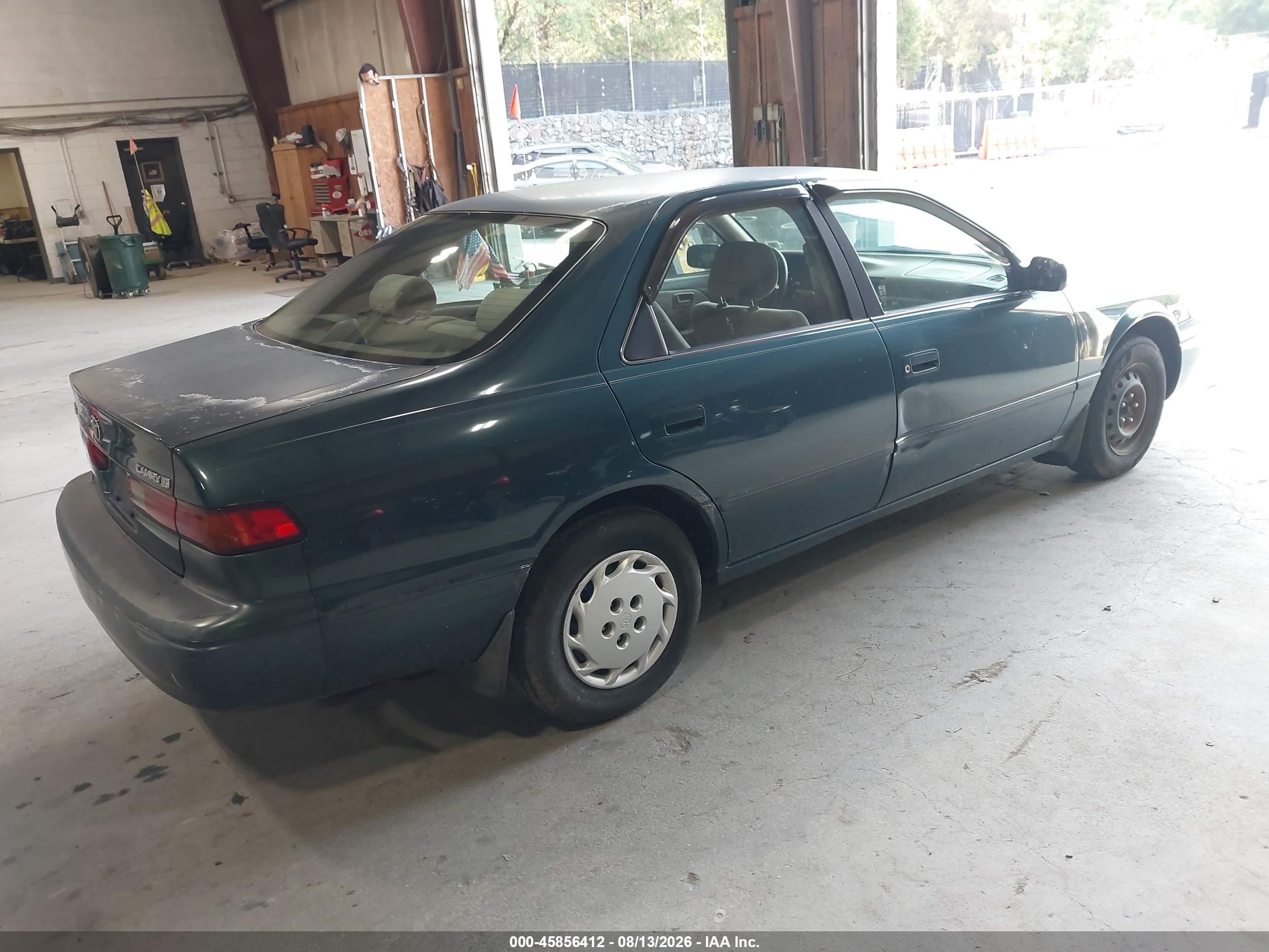 1998 Toyota Camry Le Green vin: JT2BG22K5W0247952