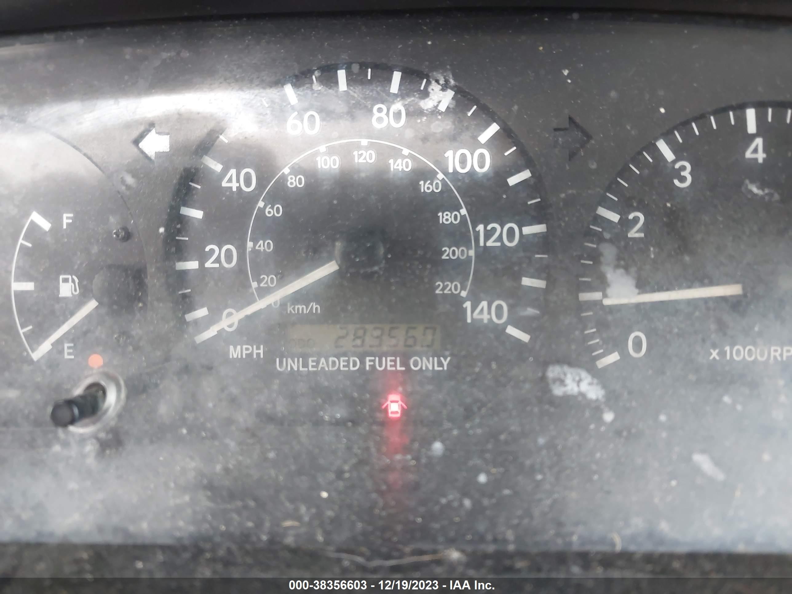 1998 Toyota Camry Le Gold vin: JT2BG22K5W0260040