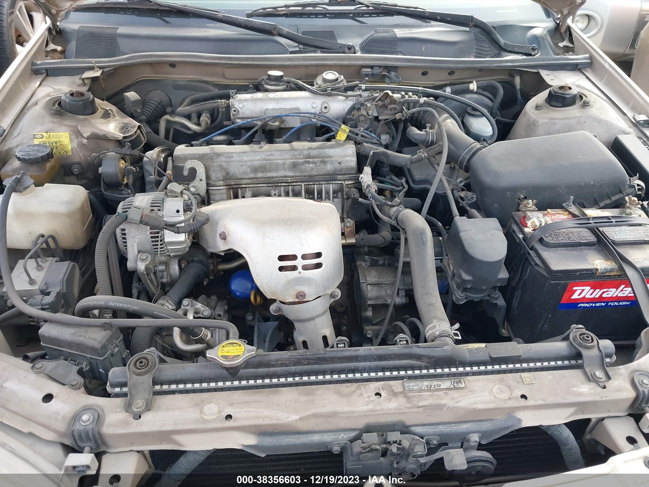 1998 Toyota Camry Le Gold vin: JT2BG22K5W0260040