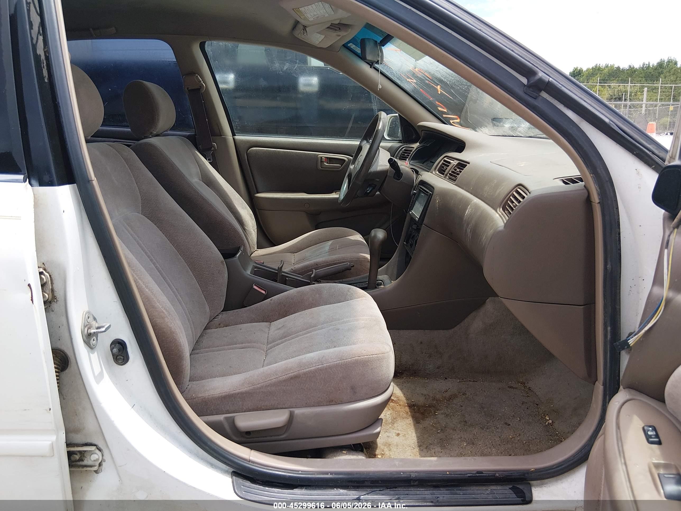 1999 Toyota Camry Le White vin: JT2BG22K5X0274165