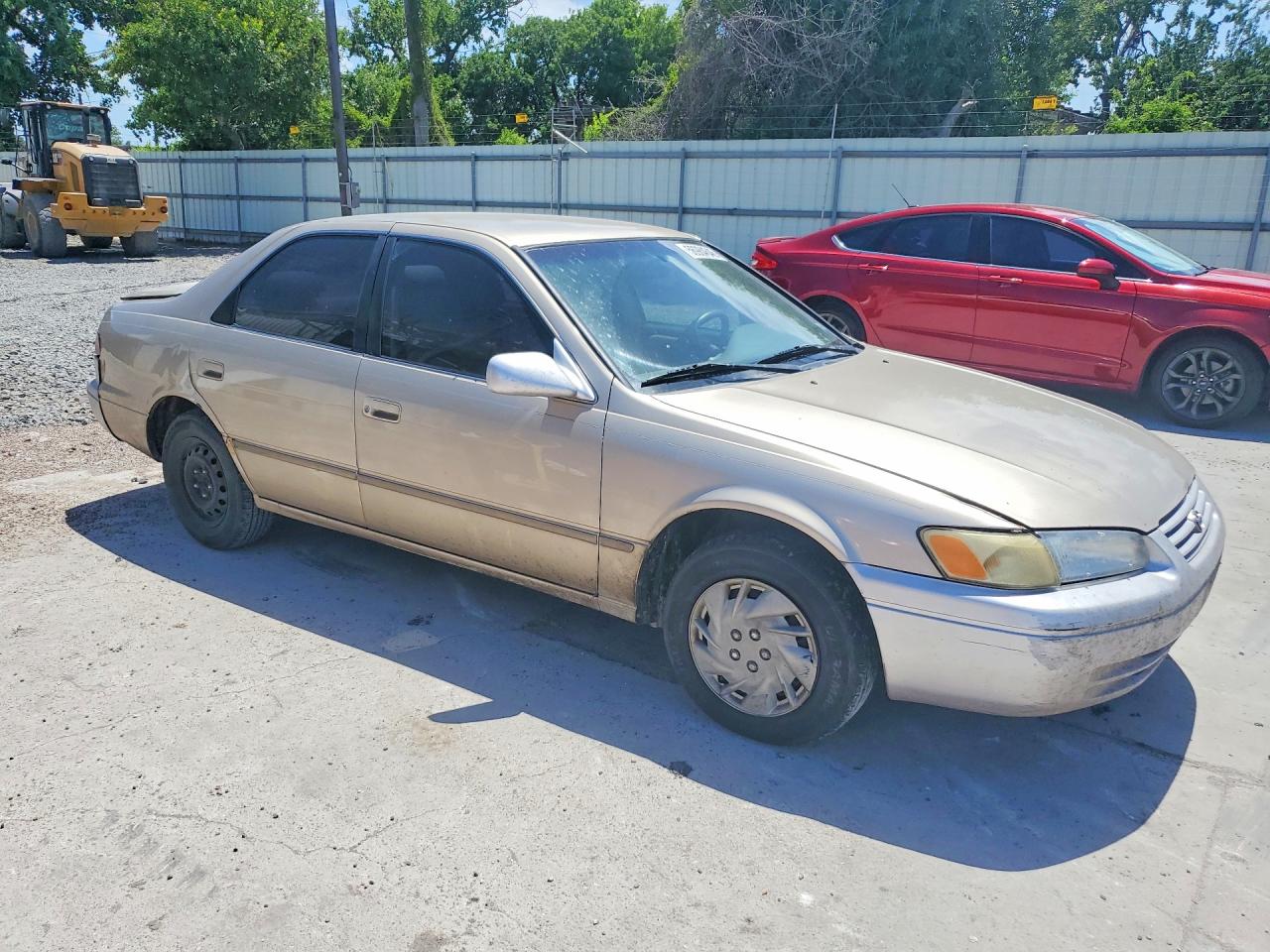 1999 Toyota Camry Le Gold vin: JT2BG22K5X0318746