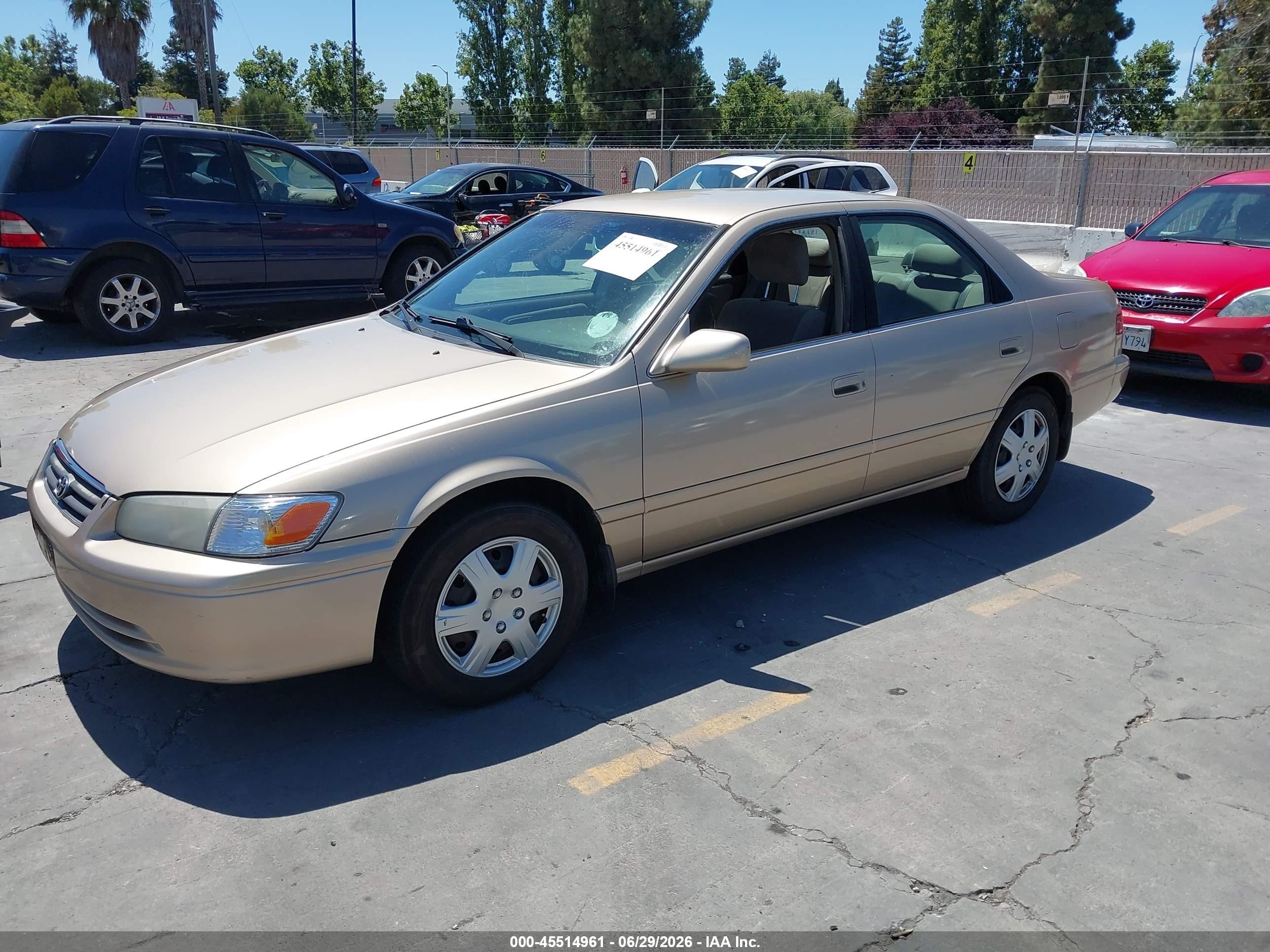 2000 Toyota Camry Le Gold vin: JT2BG22K5Y0413597
