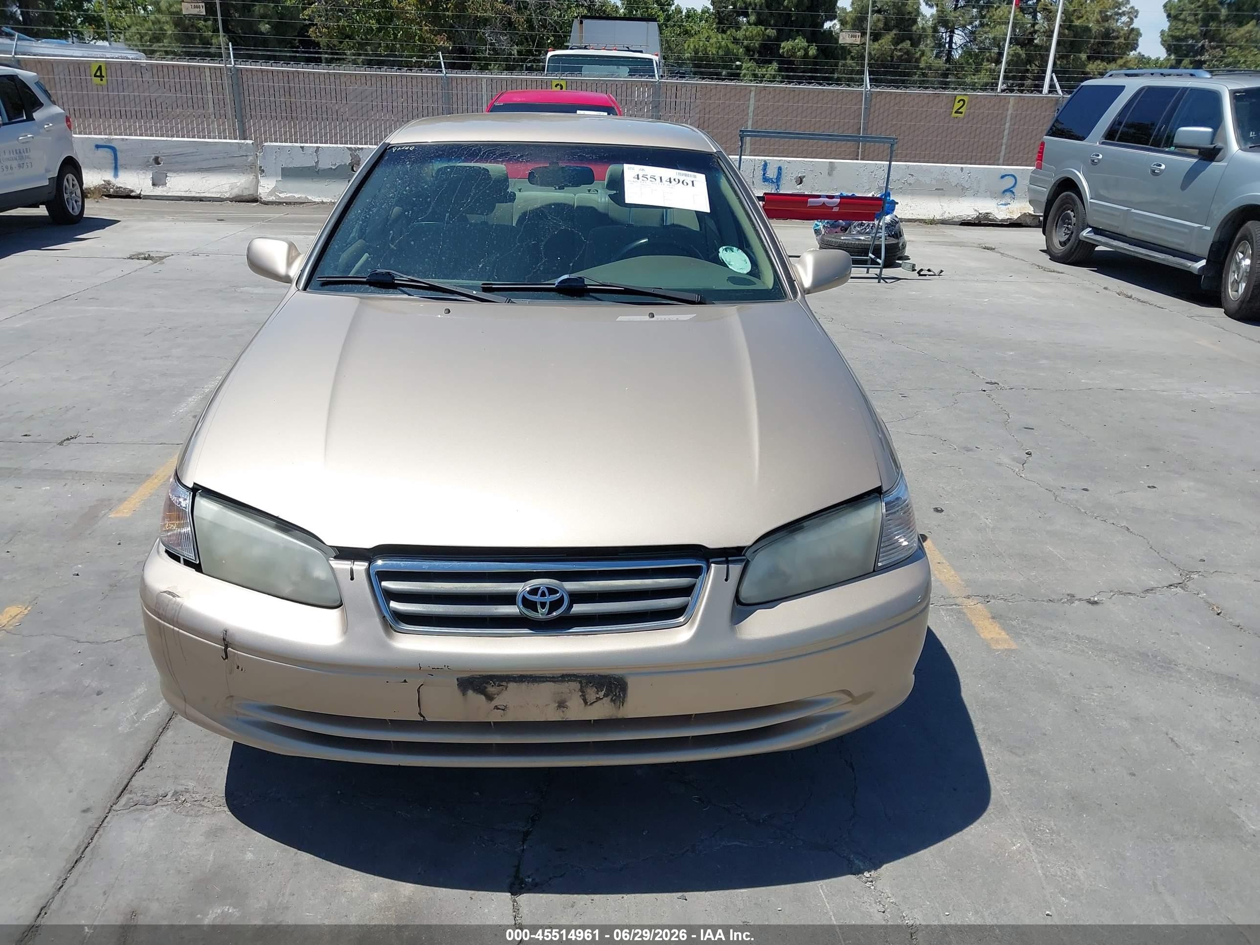 2000 Toyota Camry Le Gold vin: JT2BG22K5Y0413597