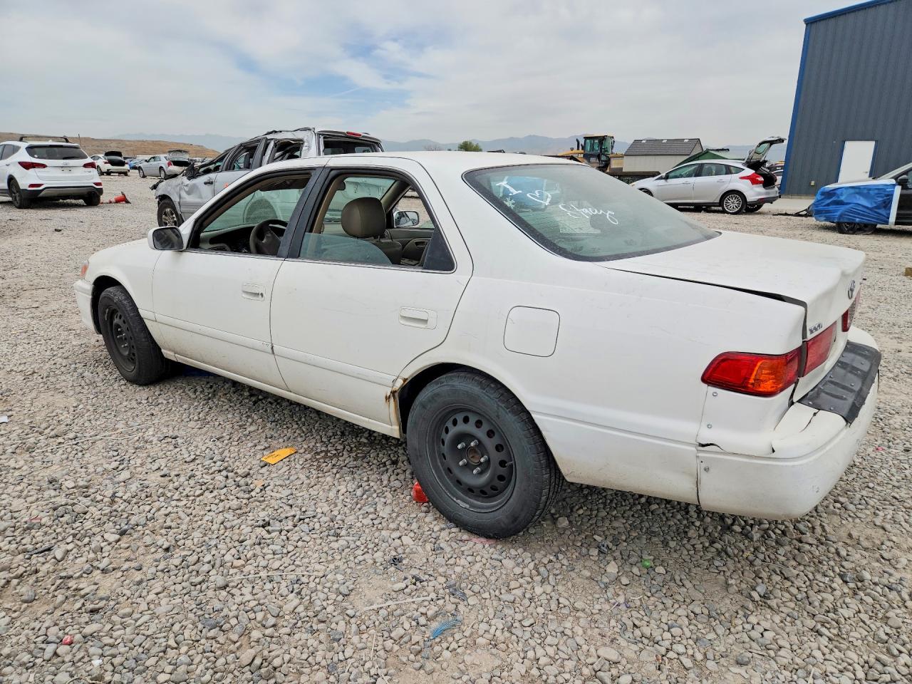 2000 Toyota Camry Le Белый vin: JT2BG22K5Y0447698