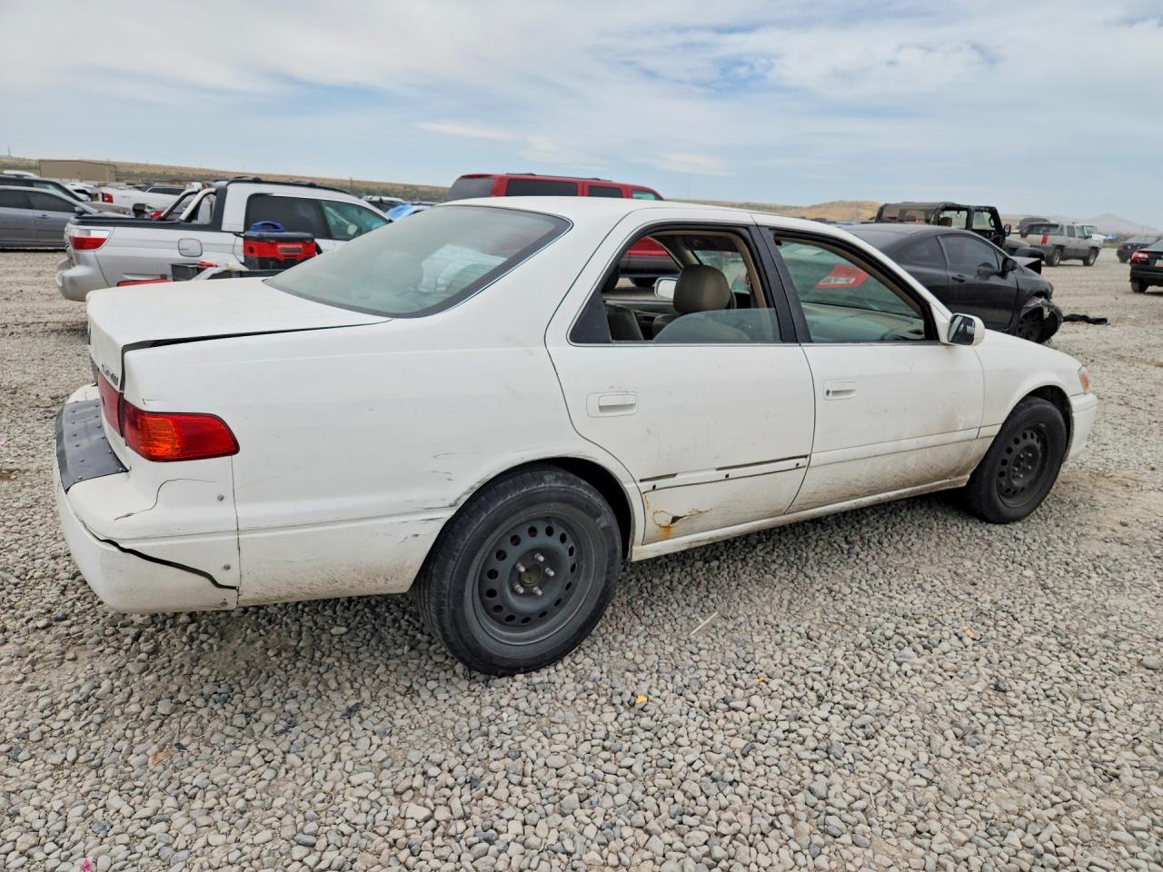 2000 Toyota Camry Le Белый vin: JT2BG22K5Y0447698