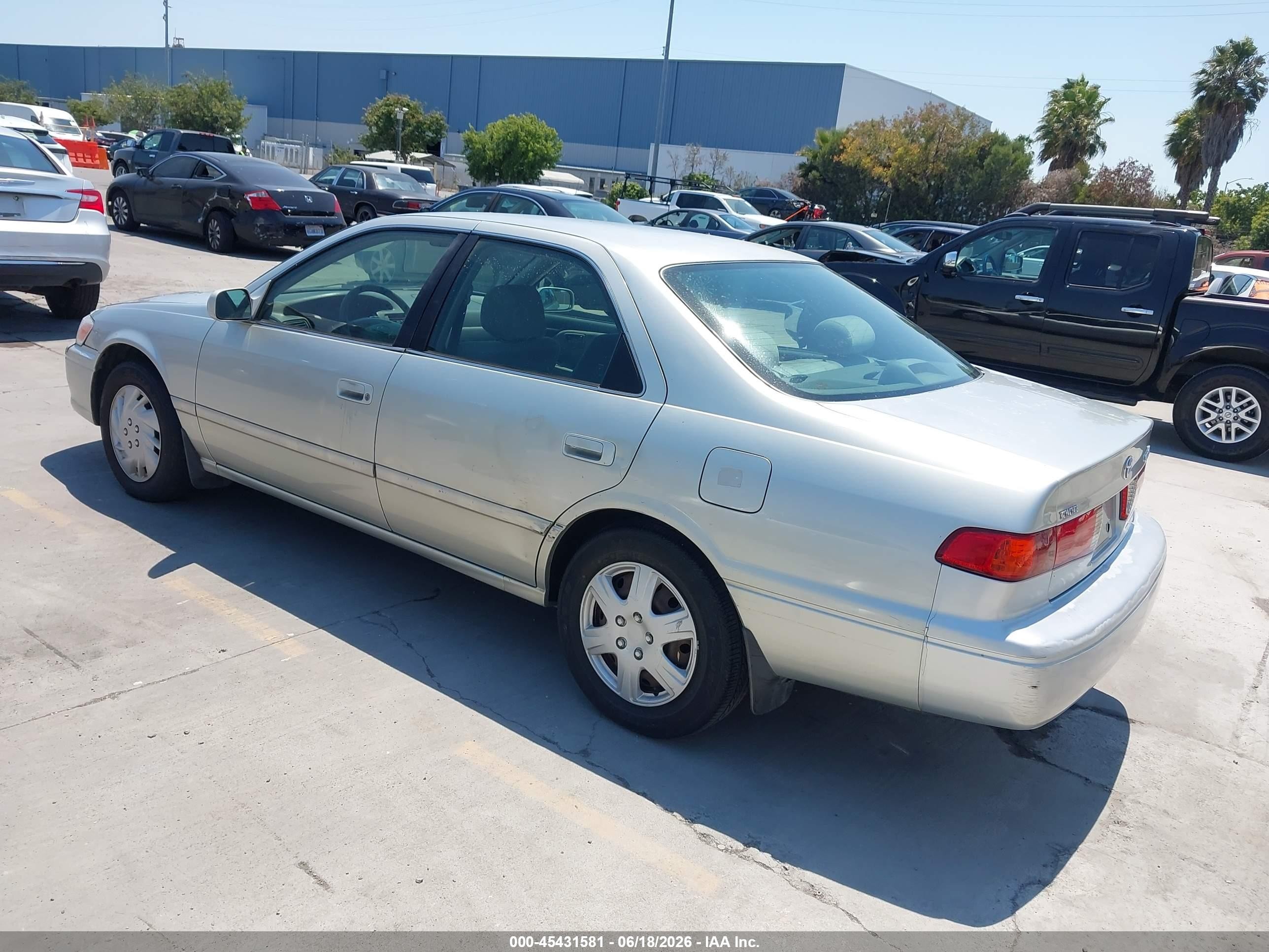 2000 Toyota Camry Le Silver vin: JT2BG22K5Y0504790