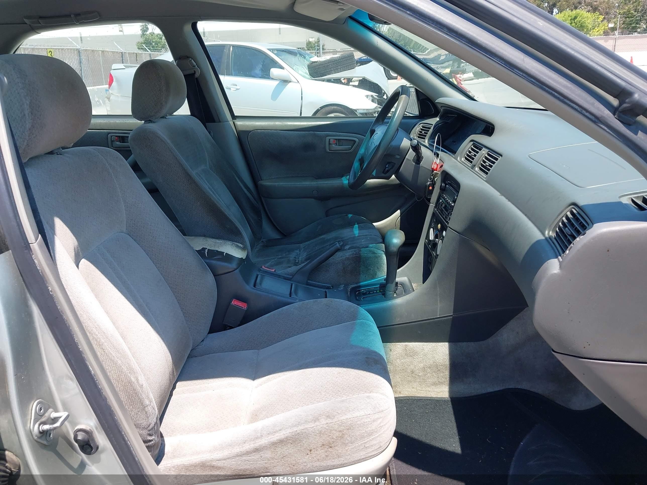 2000 Toyota Camry Le Silver vin: JT2BG22K5Y0504790