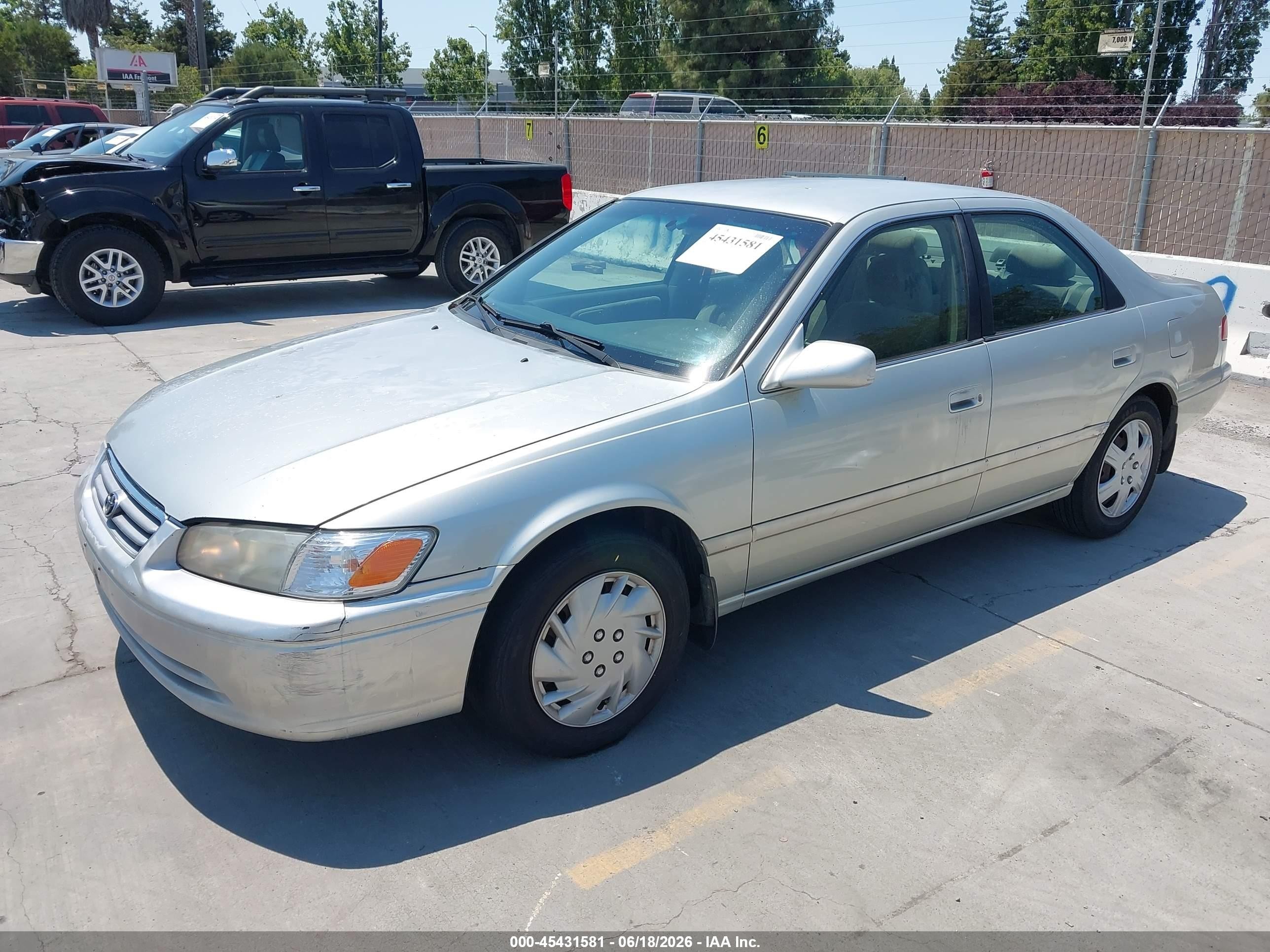 2000 Toyota Camry Le Silver vin: JT2BG22K5Y0504790