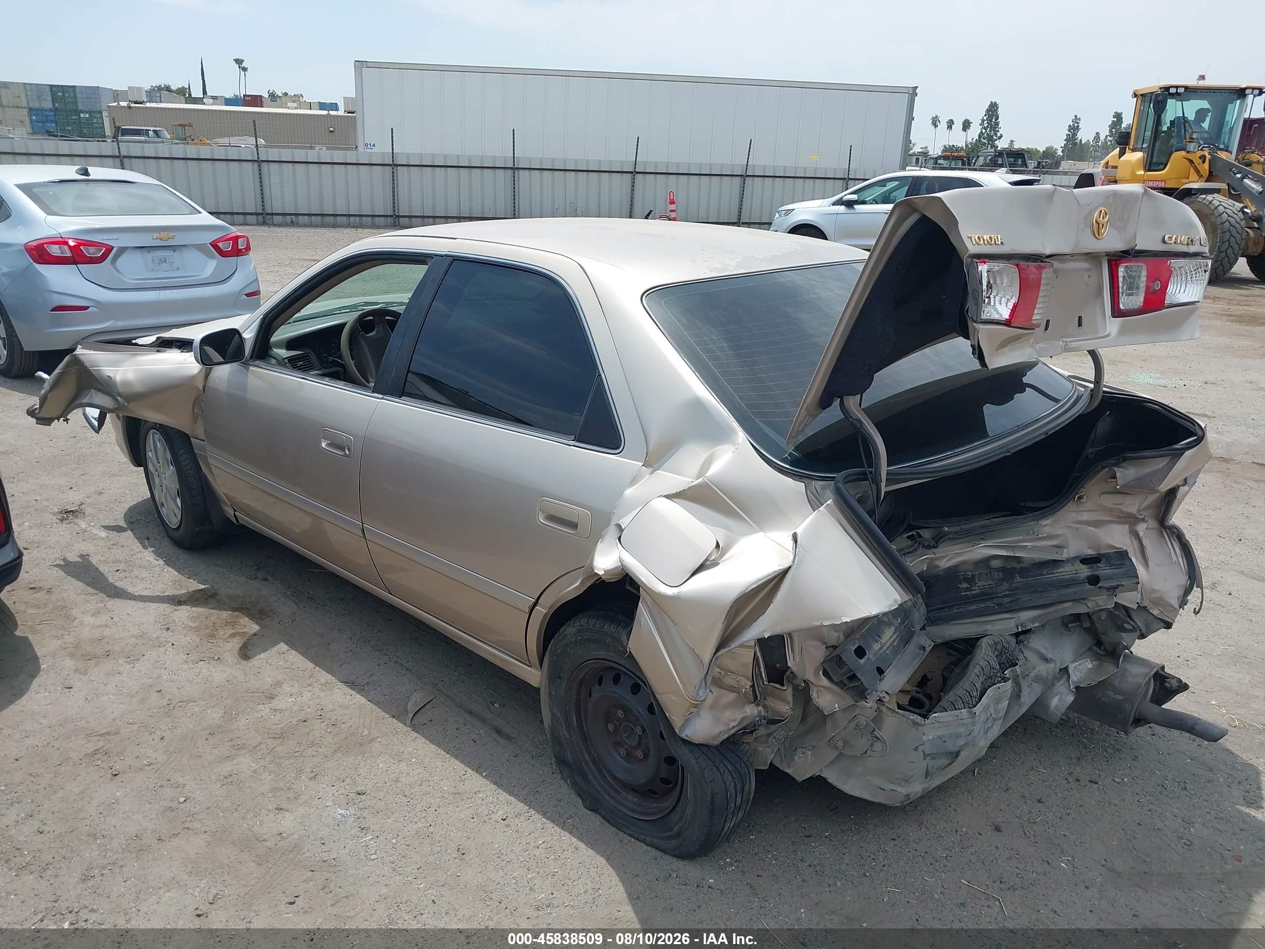 2000 Toyota Camry Le Gold vin: JT2BG22K5Y0528023