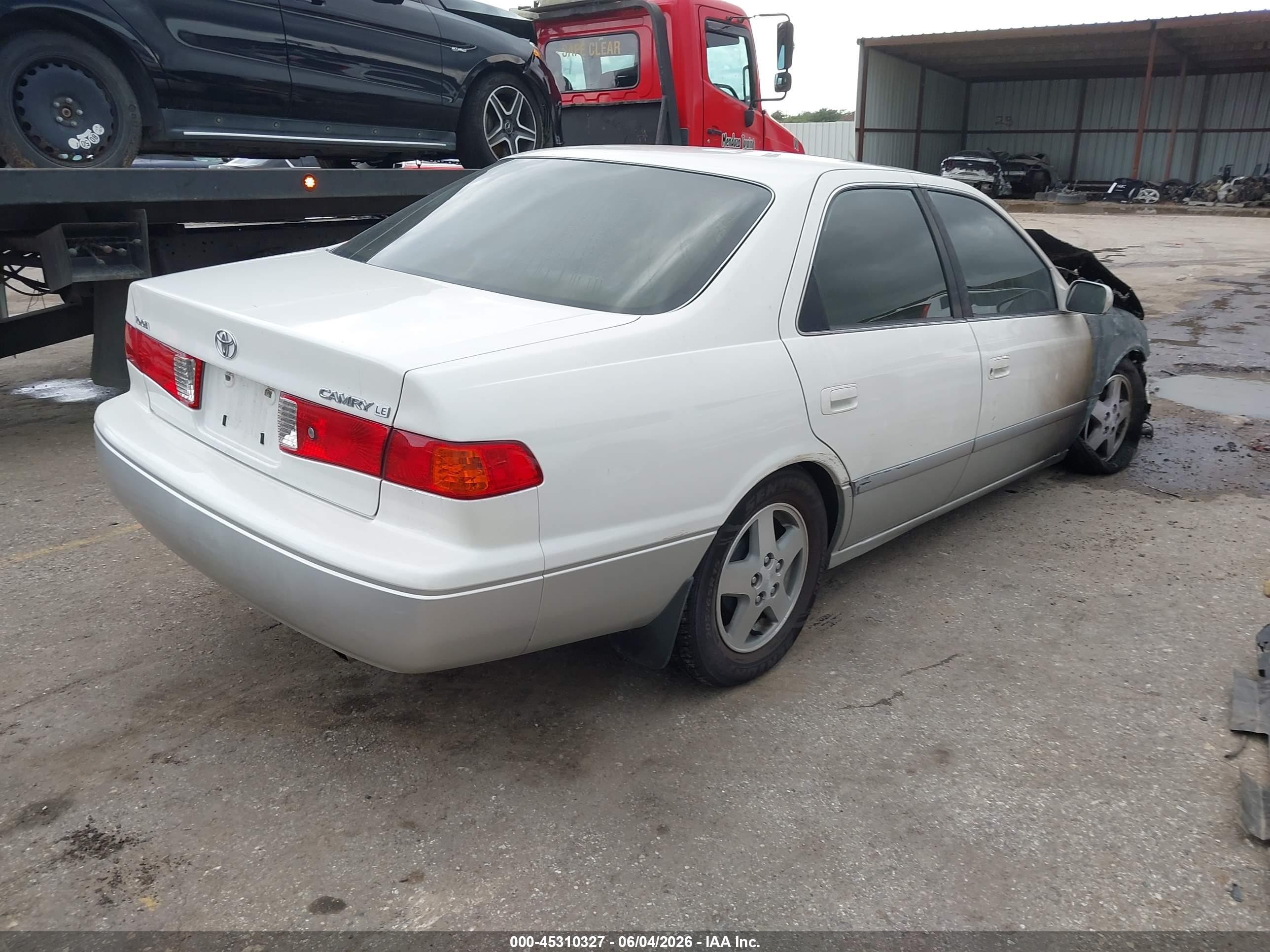 2001 Toyota Camry Le White vin: JT2BG22K610594229
