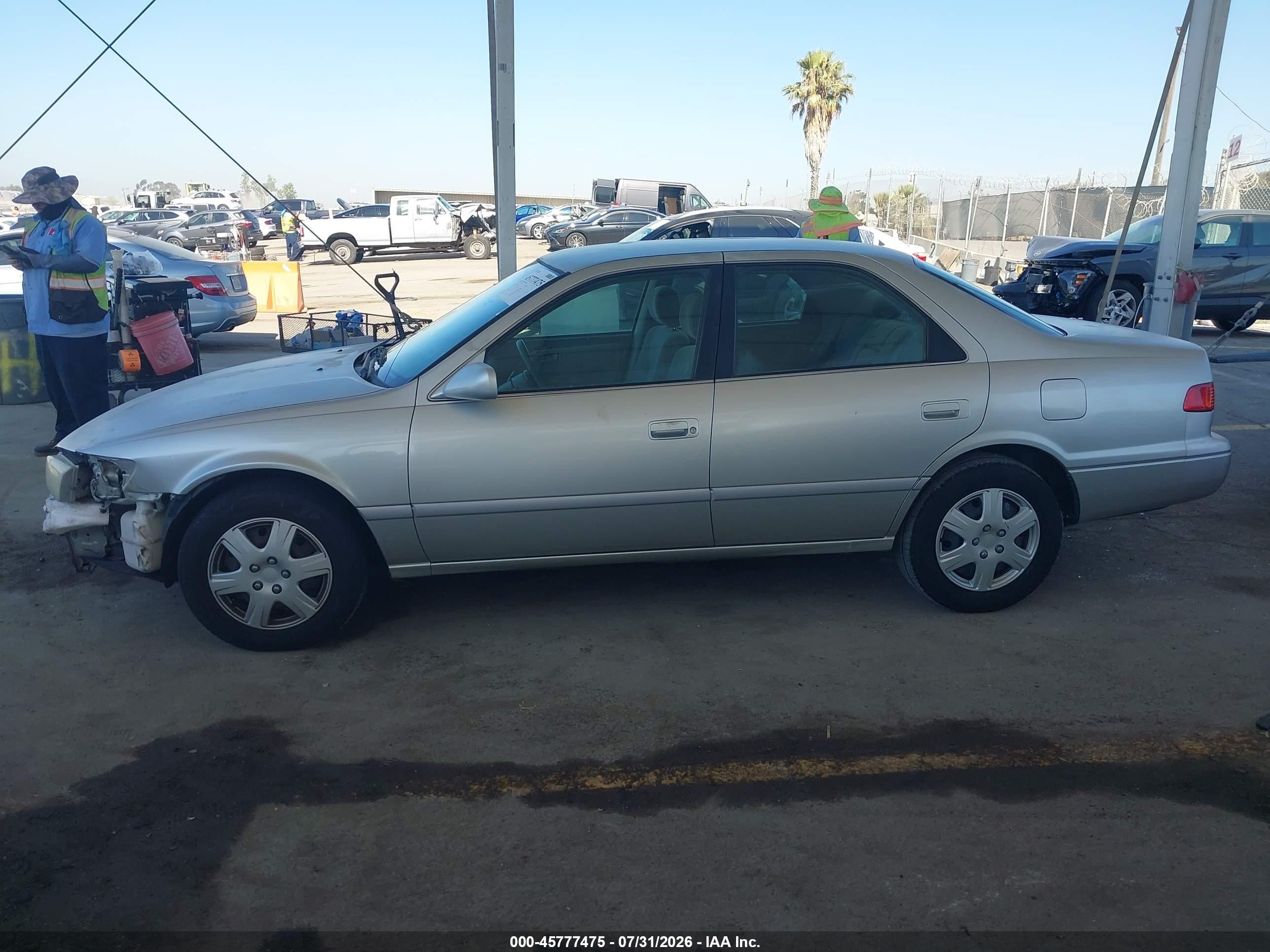 2001 Toyota Camry Le Серый vin: JT2BG22K610606542