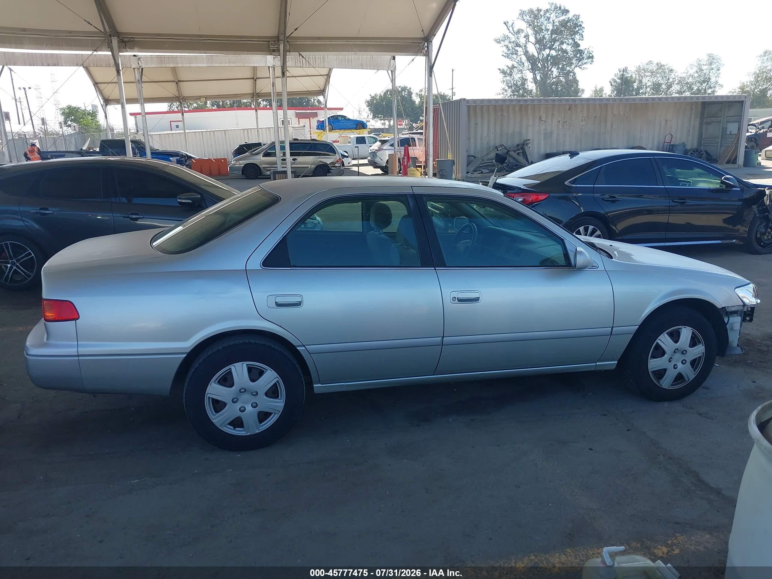 2001 Toyota Camry Le Серый vin: JT2BG22K610606542
