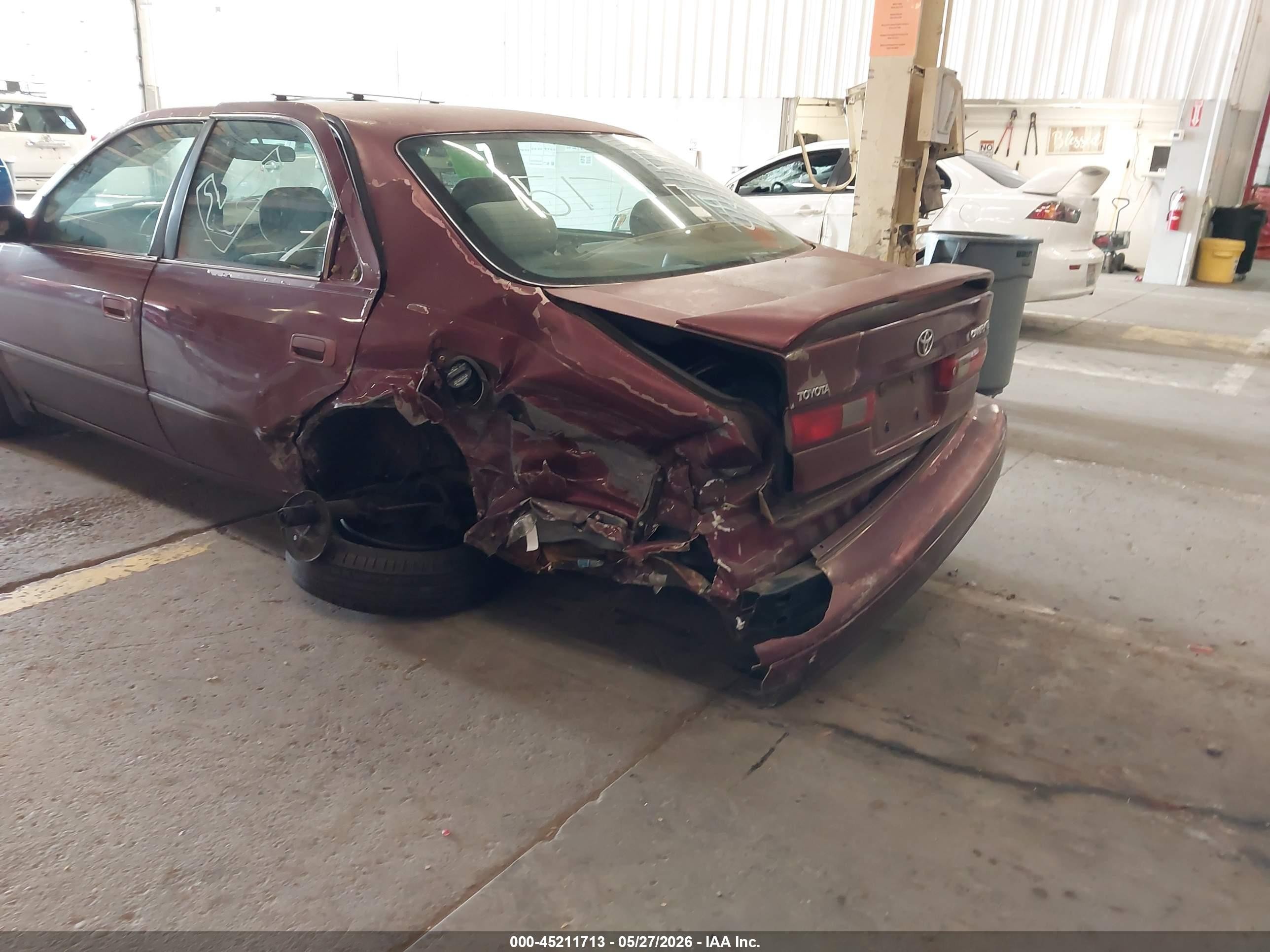 1997 Toyota Camry Le Burgundy vin: JT2BG22K6V0004391