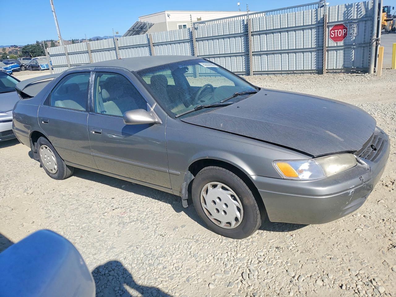 1997 Toyota Camry Le Brown vin: JT2BG22K6V0065871