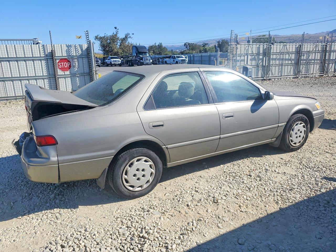 1997 Toyota Camry Le Brown vin: JT2BG22K6V0065871