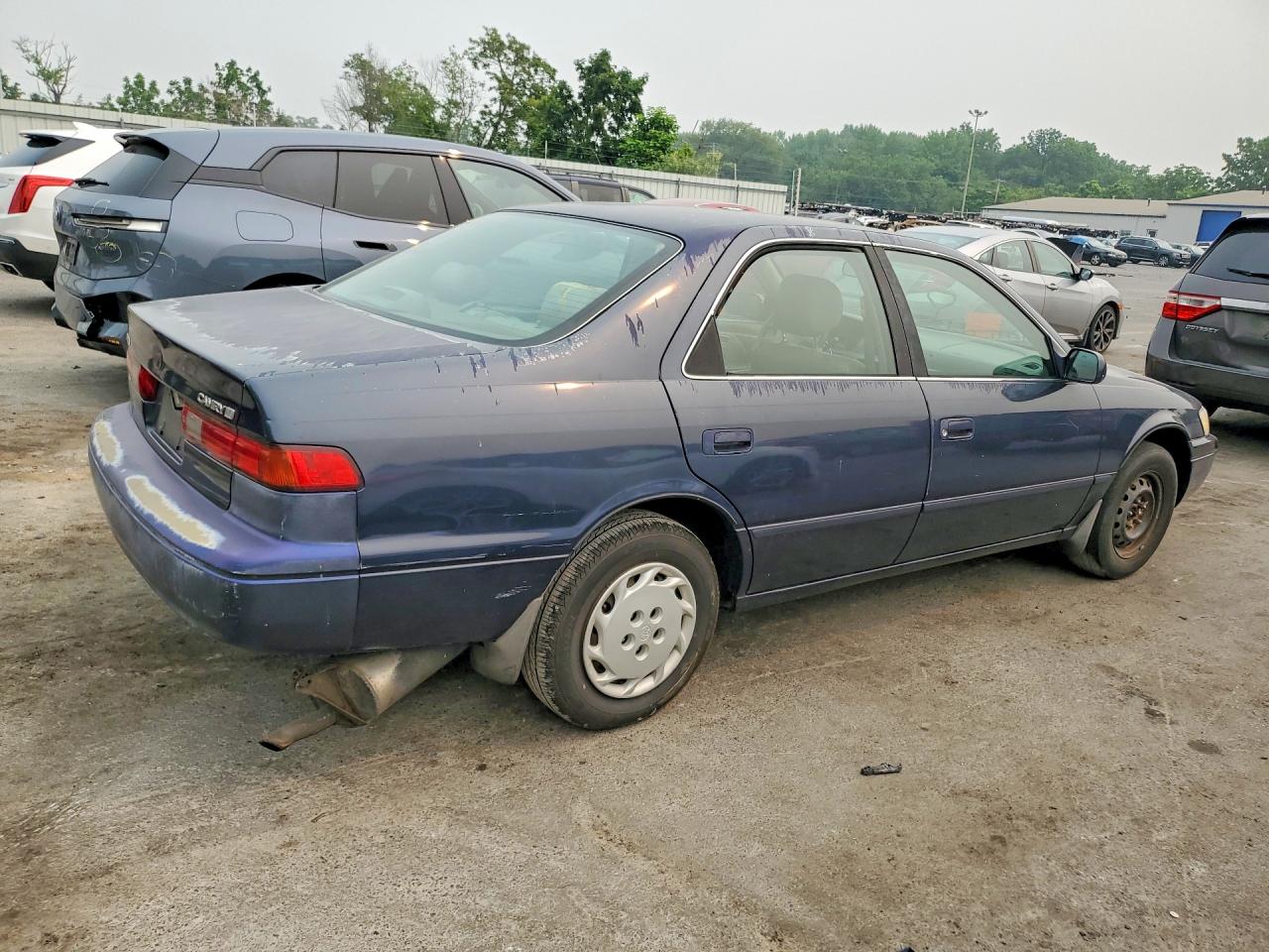1998 Toyota Camry Le Blue vin: JT2BG22K6W0156866