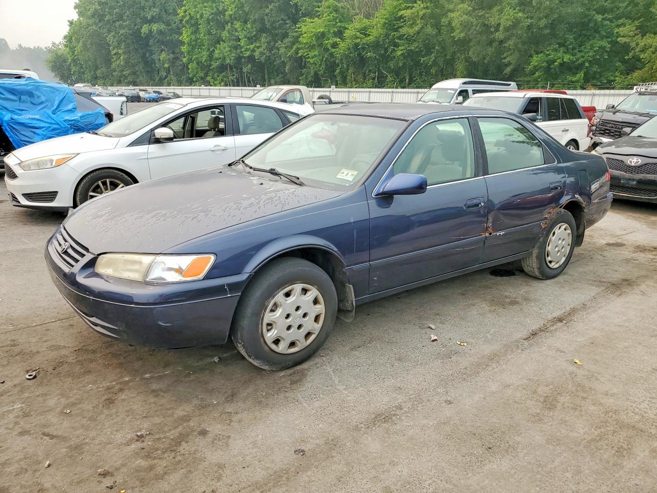 1998 Toyota Camry Le Blue vin: JT2BG22K6W0156866