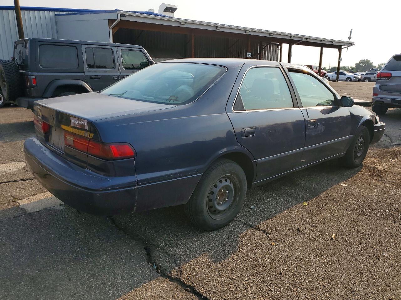 1999 Toyota Camry Le Blue vin: JT2BG22K6X0308758