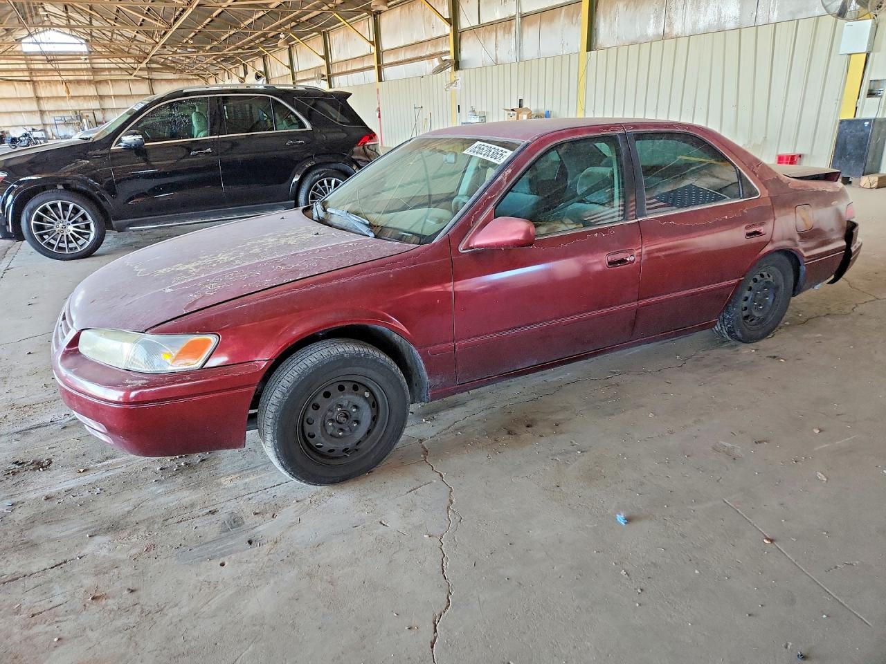 1999 Toyota Camry Le Red vin: JT2BG22K6X0354350