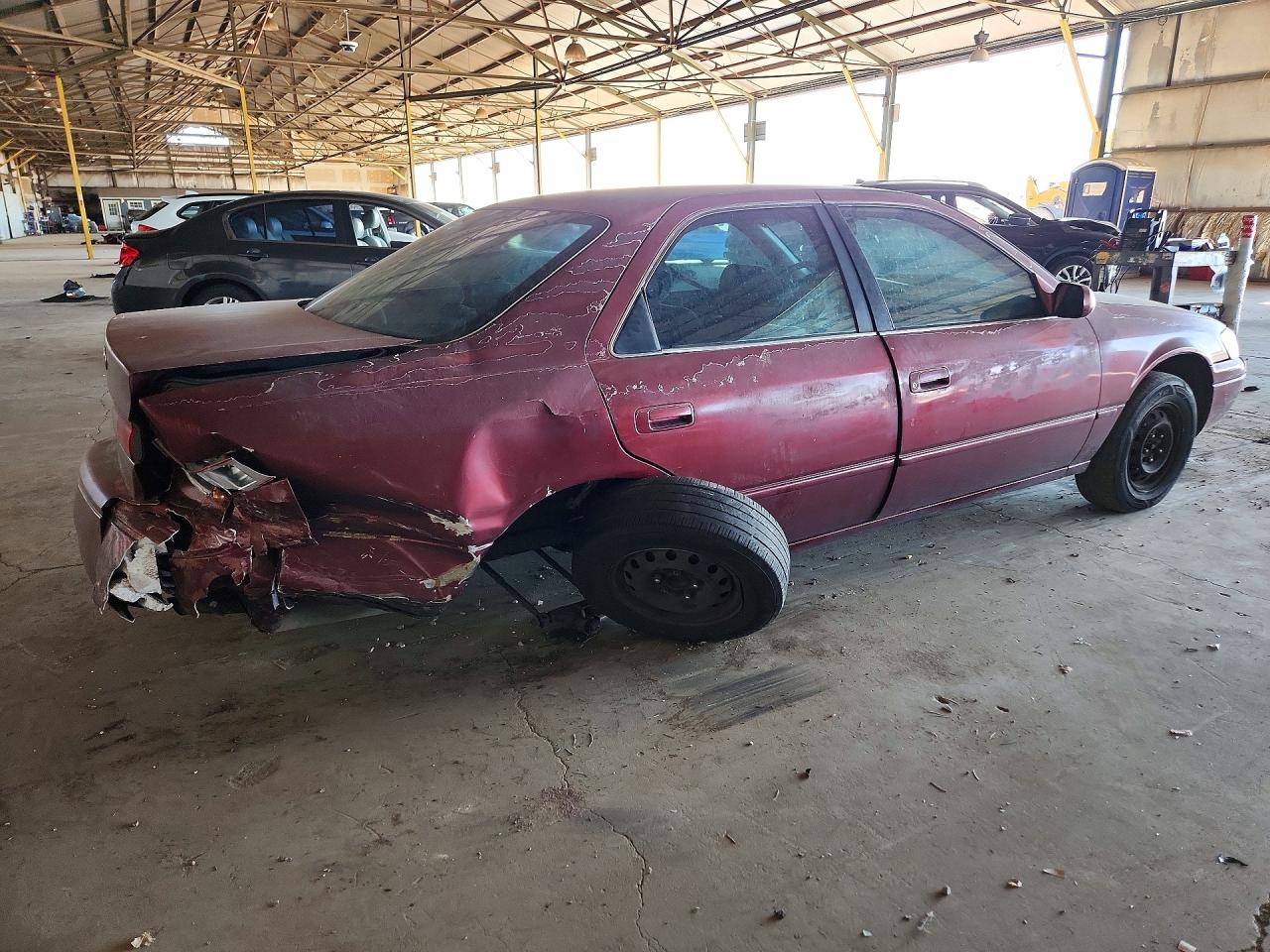 1999 Toyota Camry Le Red vin: JT2BG22K6X0354350