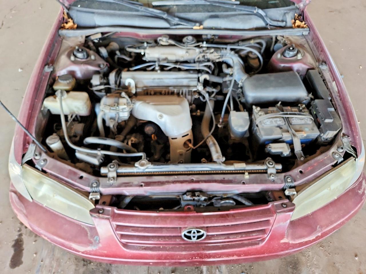 1999 Toyota Camry Le Red vin: JT2BG22K6X0354350
