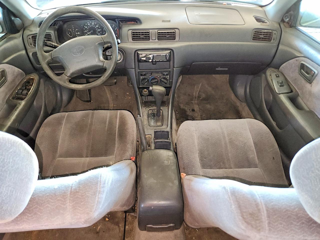 1999 Toyota Camry Le Red vin: JT2BG22K6X0354350