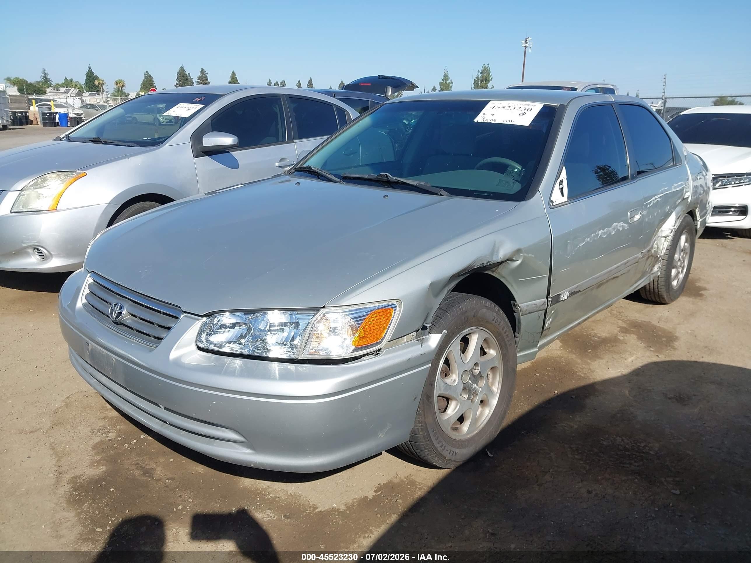 2001 Toyota Camry Le Silver vin: JT2BG22K710606744