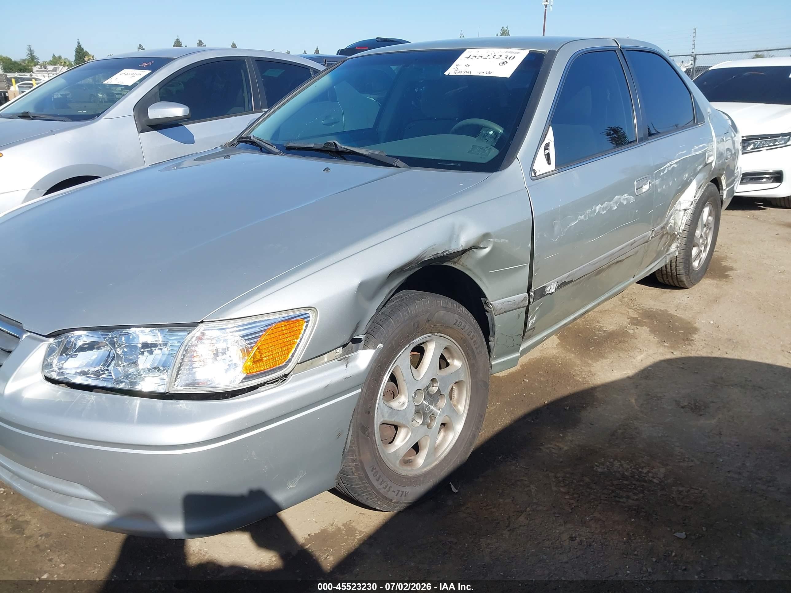 2001 Toyota Camry Le Silver vin: JT2BG22K710606744